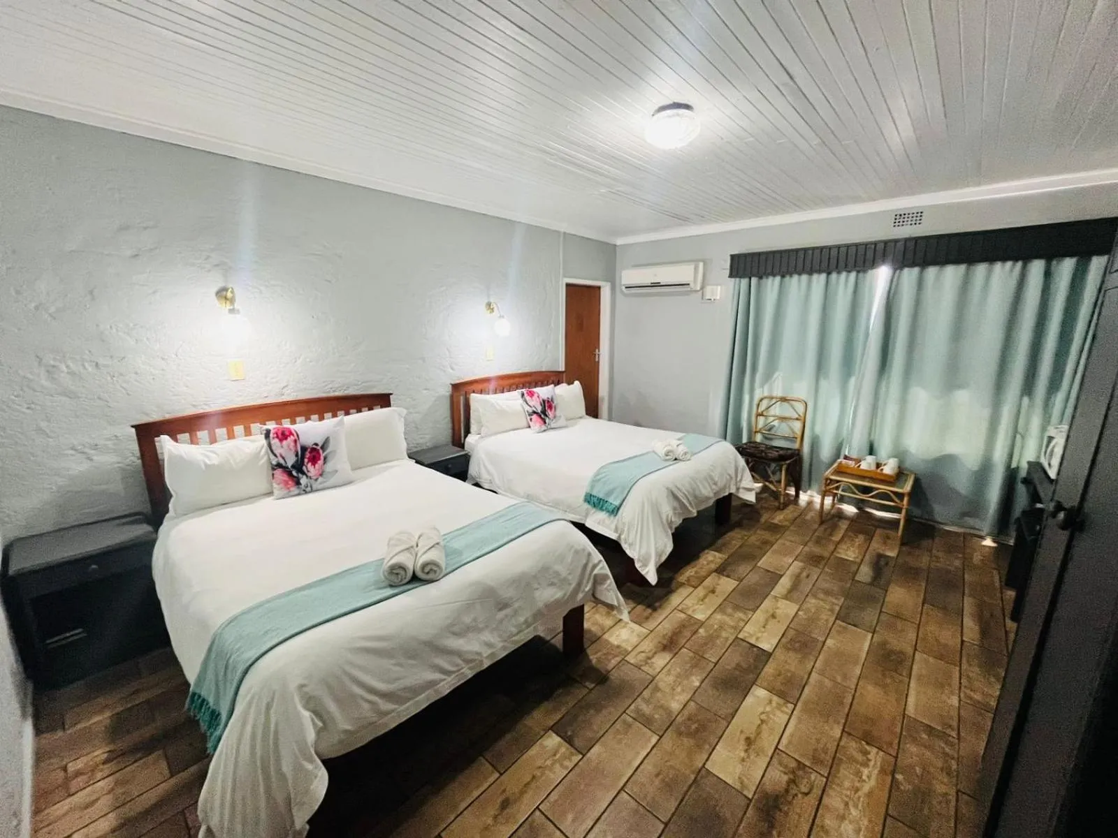 Bed in Merino Inn Hotel