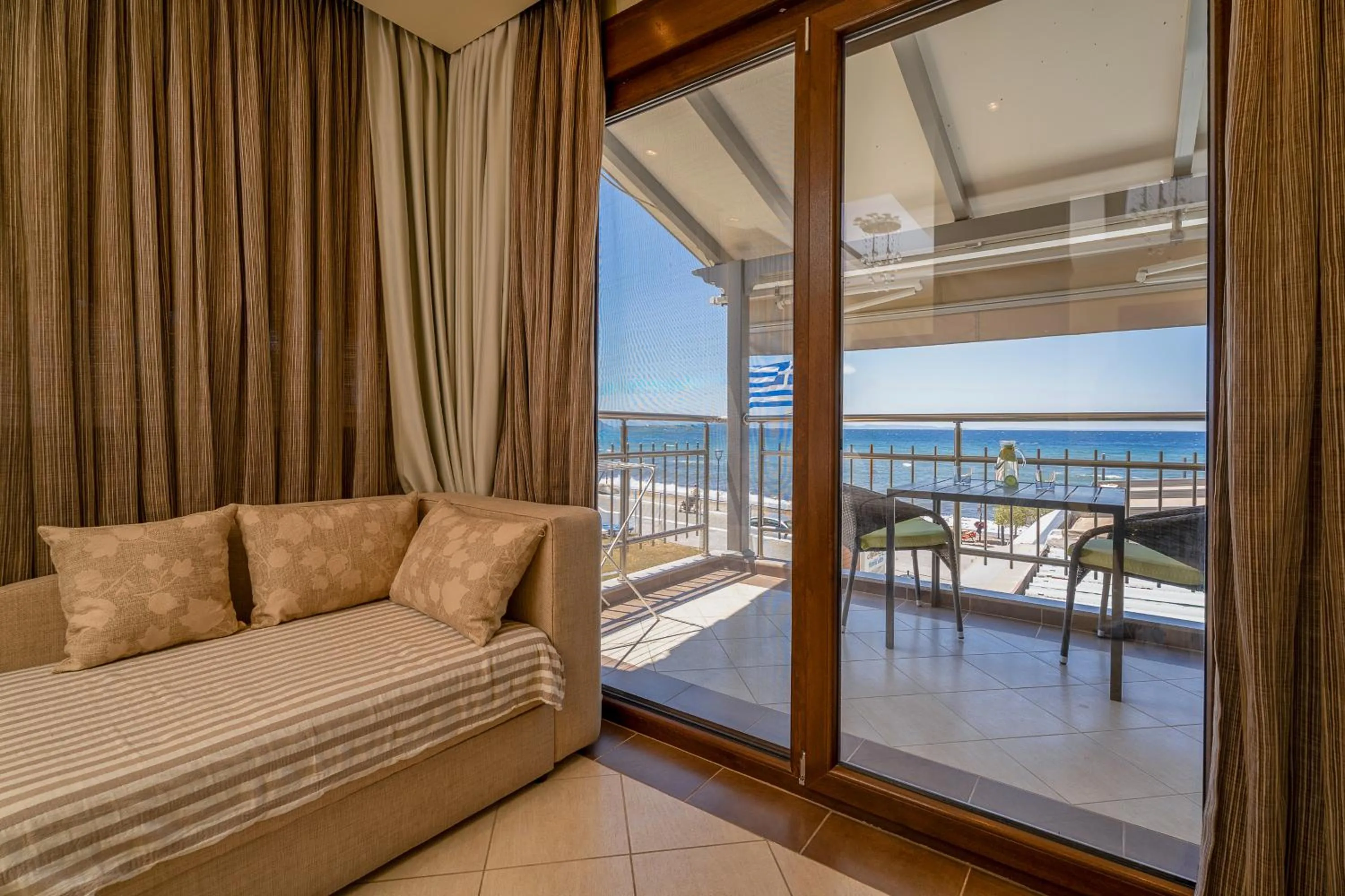 Meliton Inn Hotel & Suites by the beach