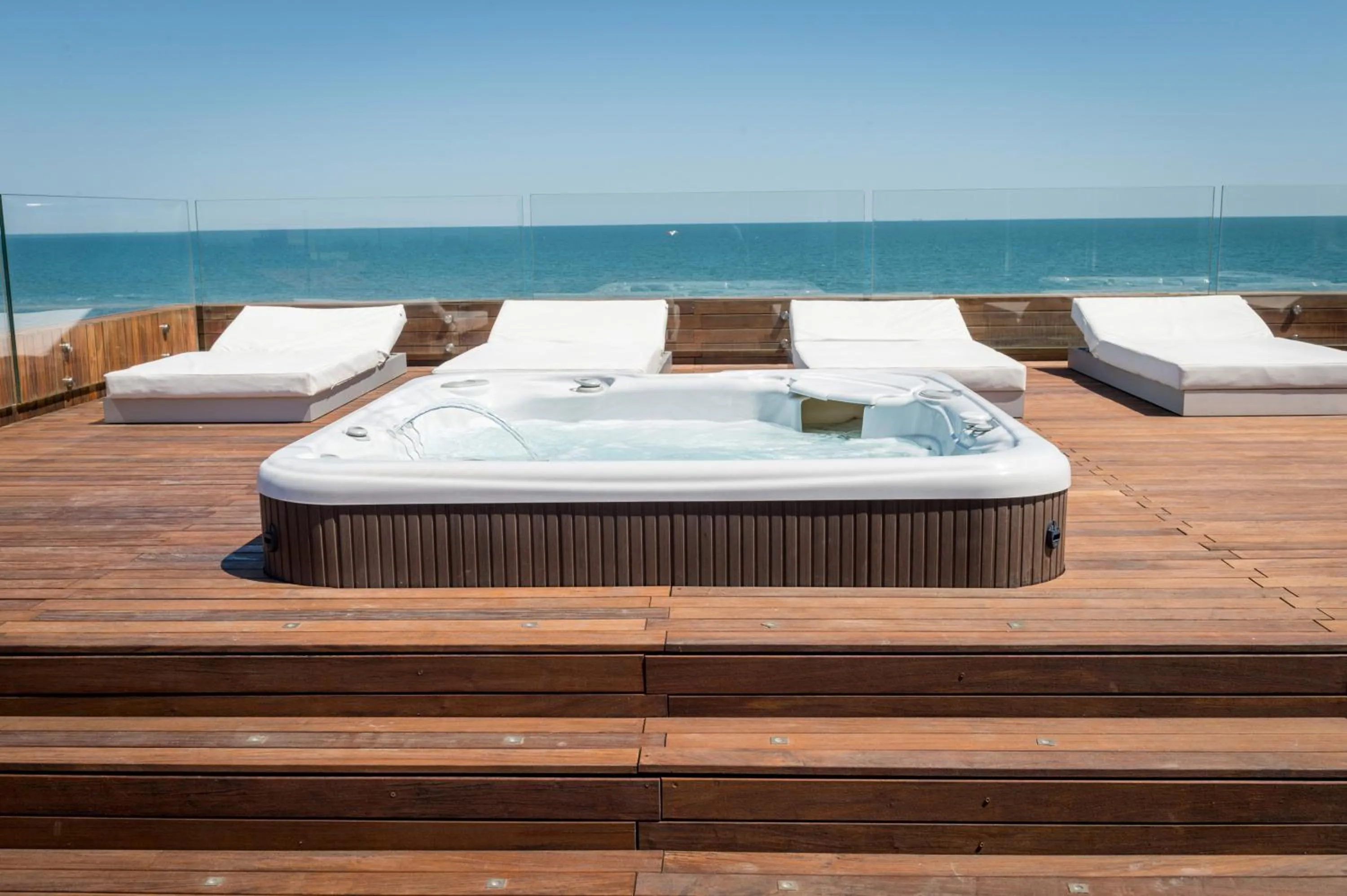 Solarium, Bed in Hotel Commodore