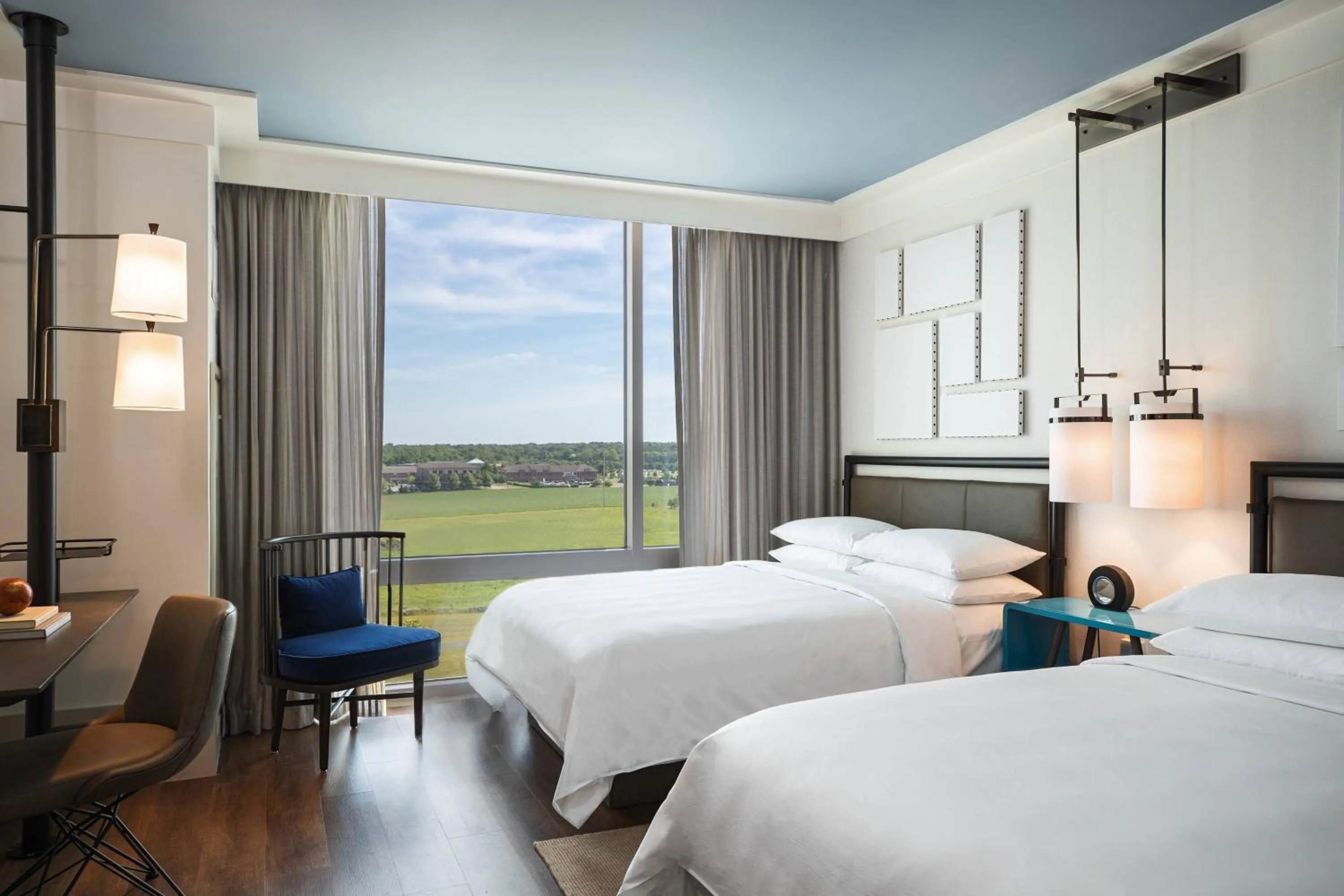 Photo of the whole room, Bed in Renaissance Columbus Westerville-Polaris Hotel