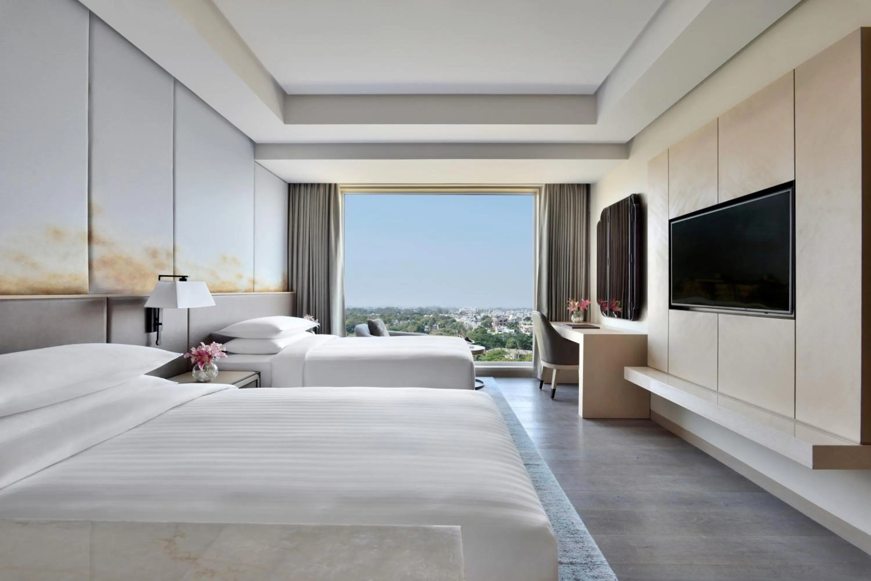 Bedroom, Bed in Indore Marriott Hotel