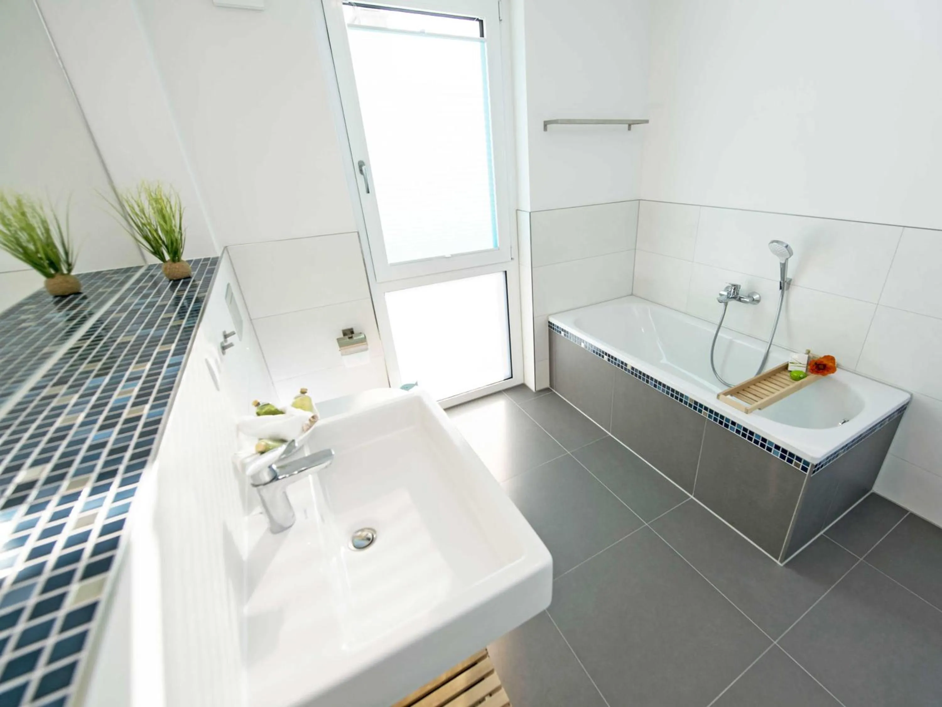 Bathroom in Haus Königsstuhl in Sellin - Penthouse mit Kamin und Balkon