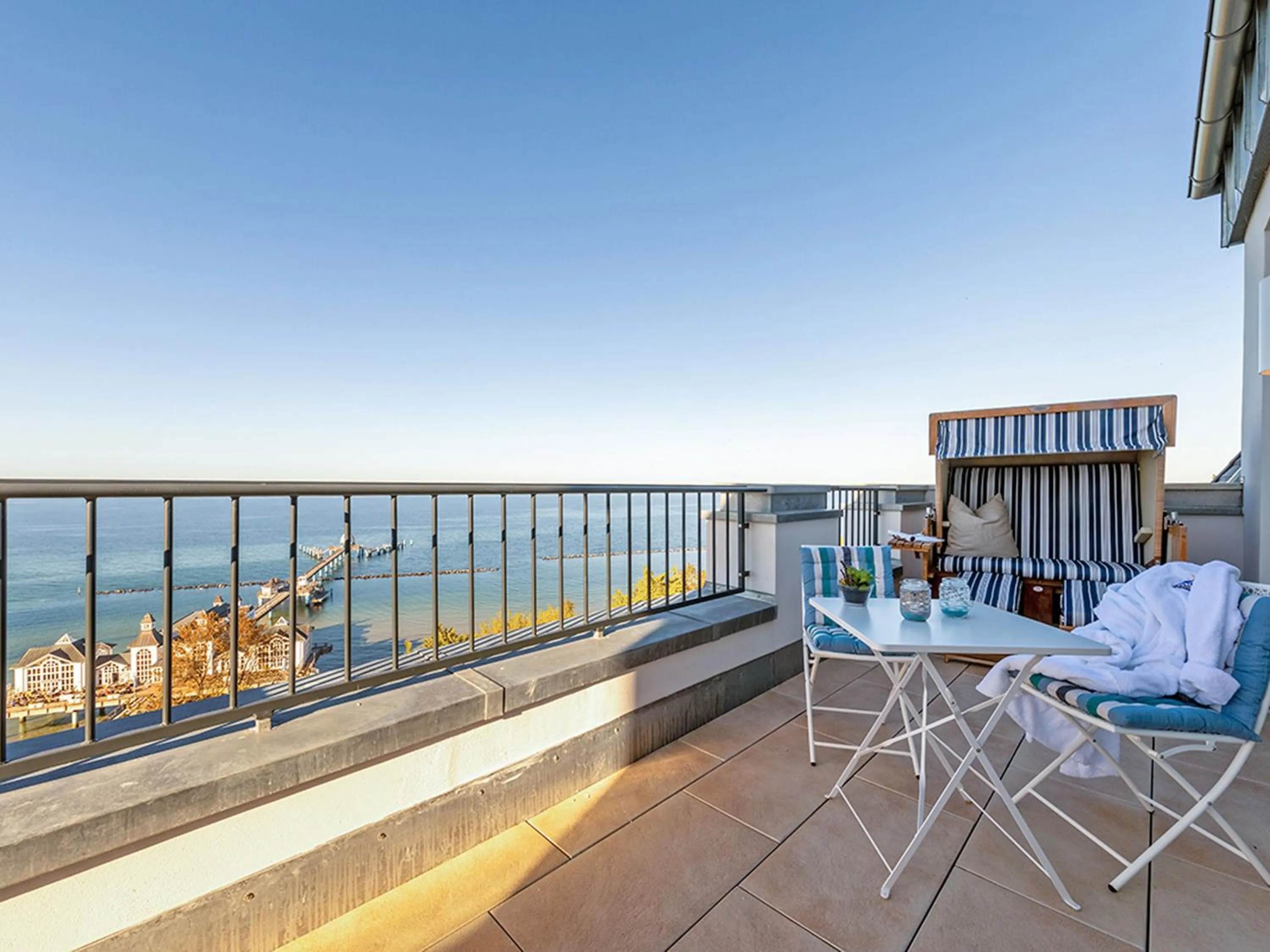 Meerblick-Suite "View" im FIRST Sellin