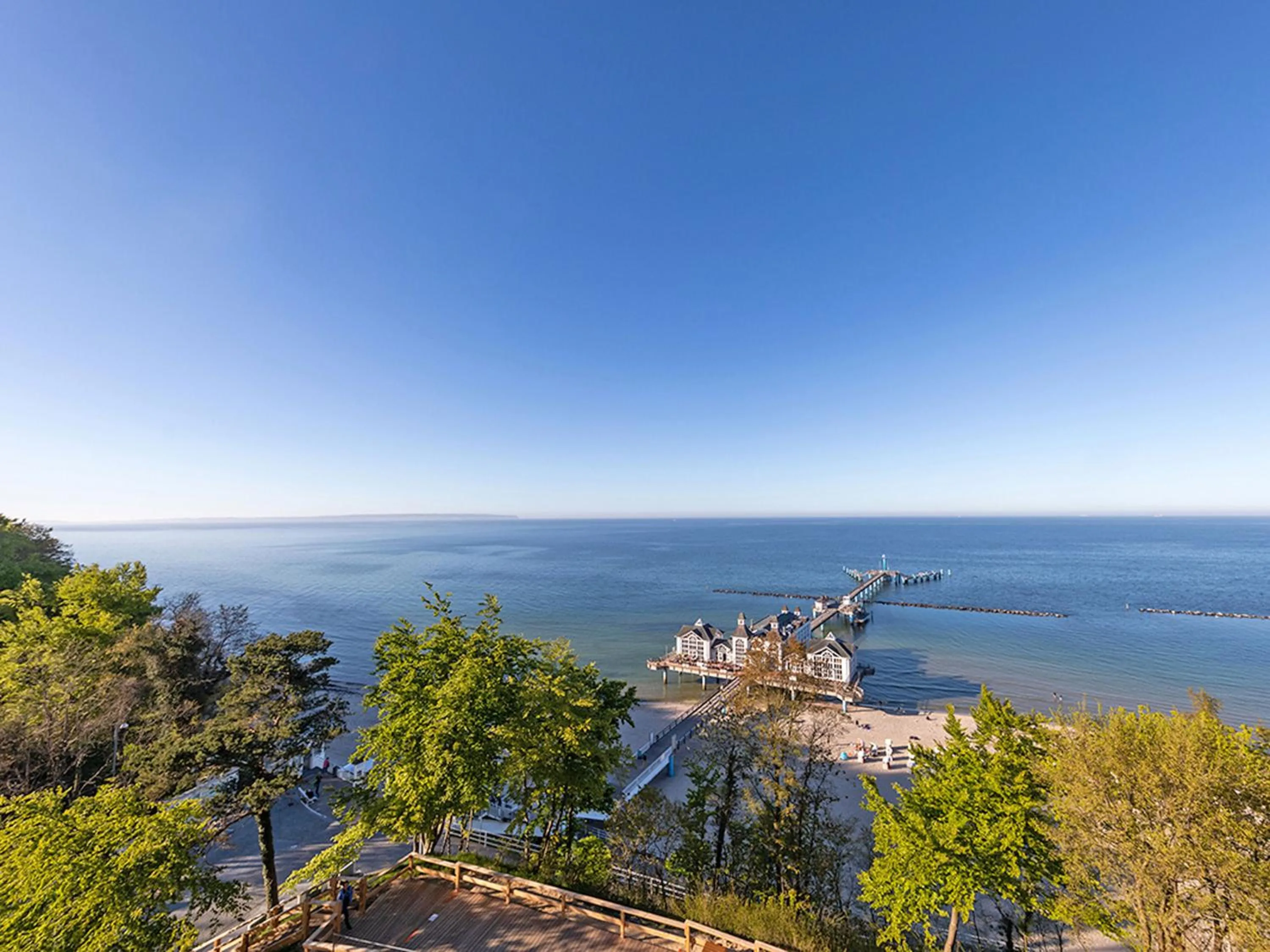 Meerblick-Suite "View" im FIRST Sellin