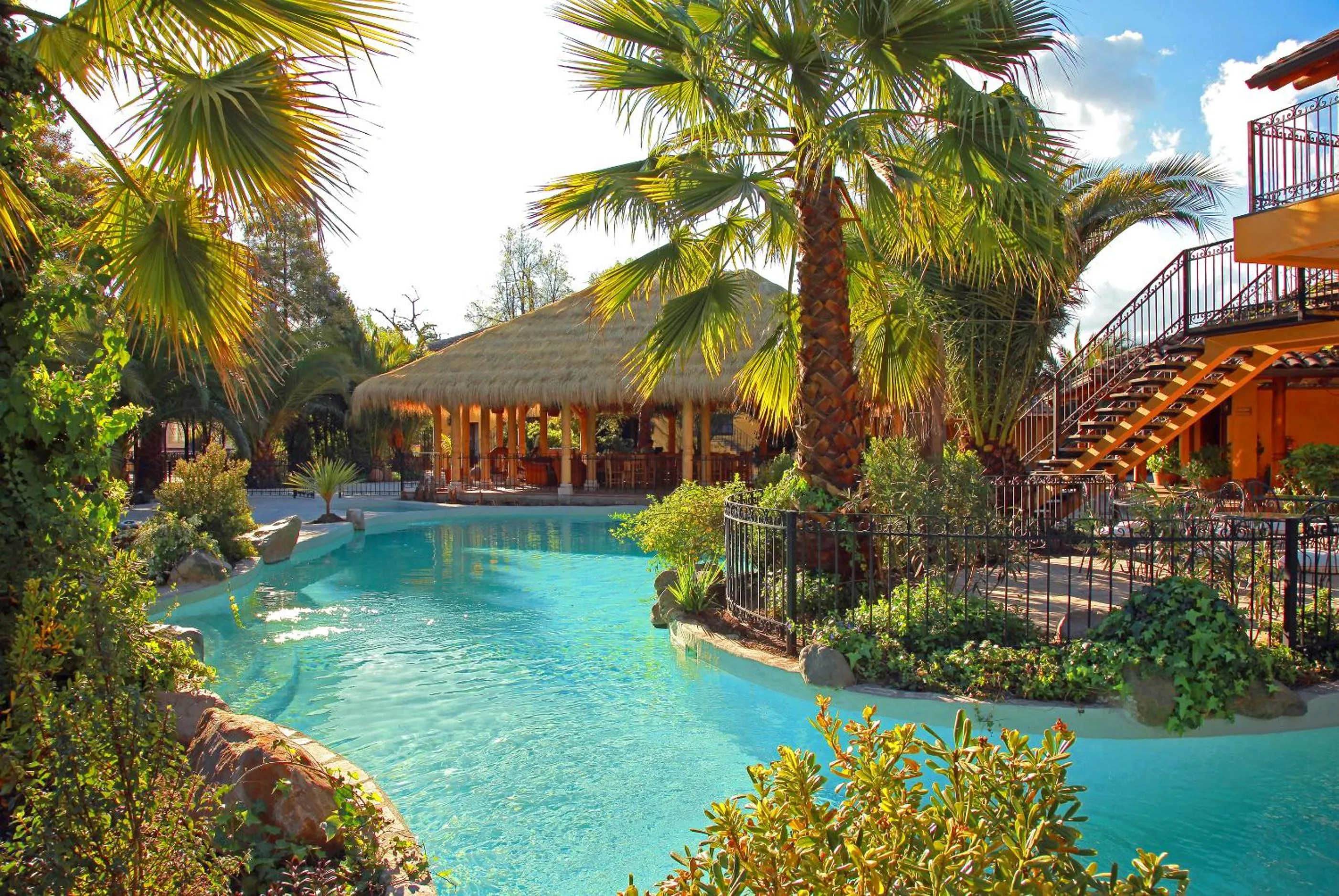 Swimming pool in Hotel Santa Cruz Plaza