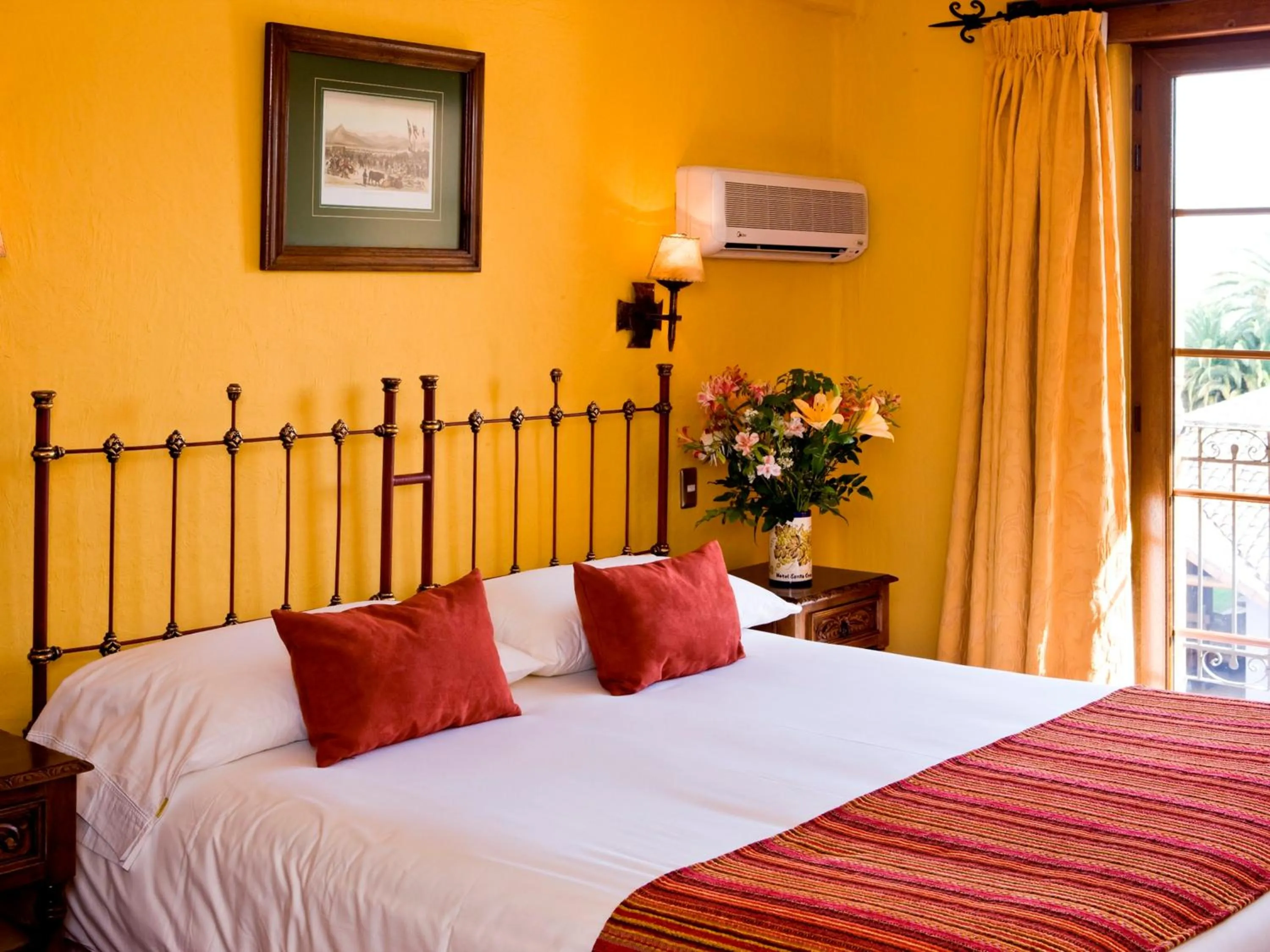 Bedroom, Bed in Hotel Santa Cruz Plaza