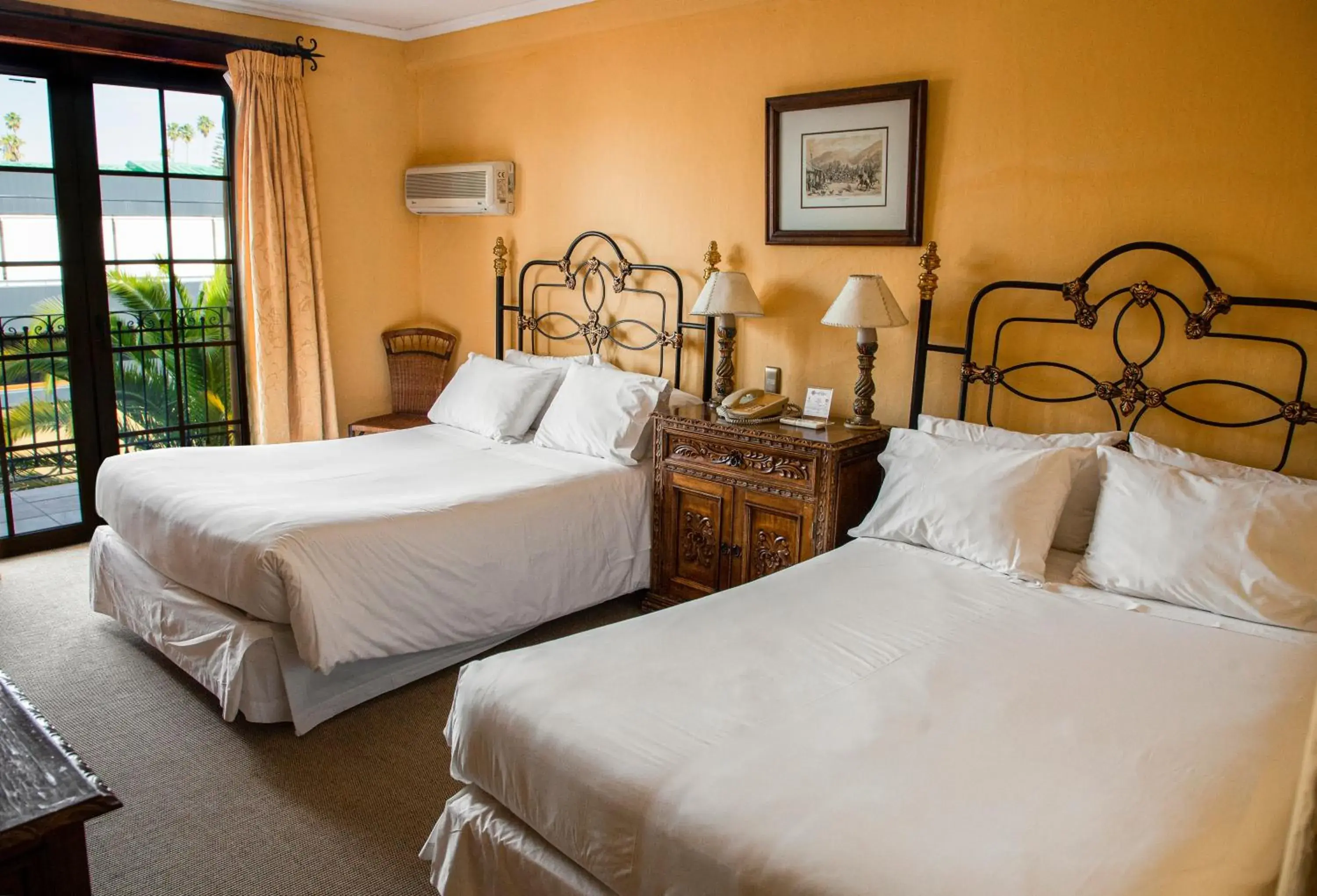 Standard Twin Room in Hotel Santa Cruz Plaza Standard Twin Room in Hotel Santa Cruz Plaza