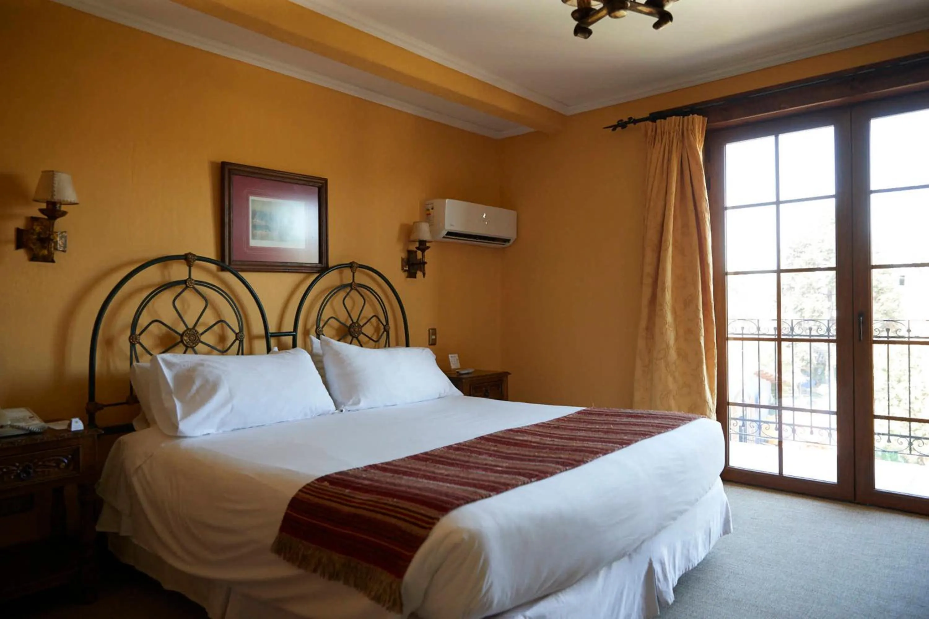 Bedroom, Bed in Hotel Santa Cruz Plaza