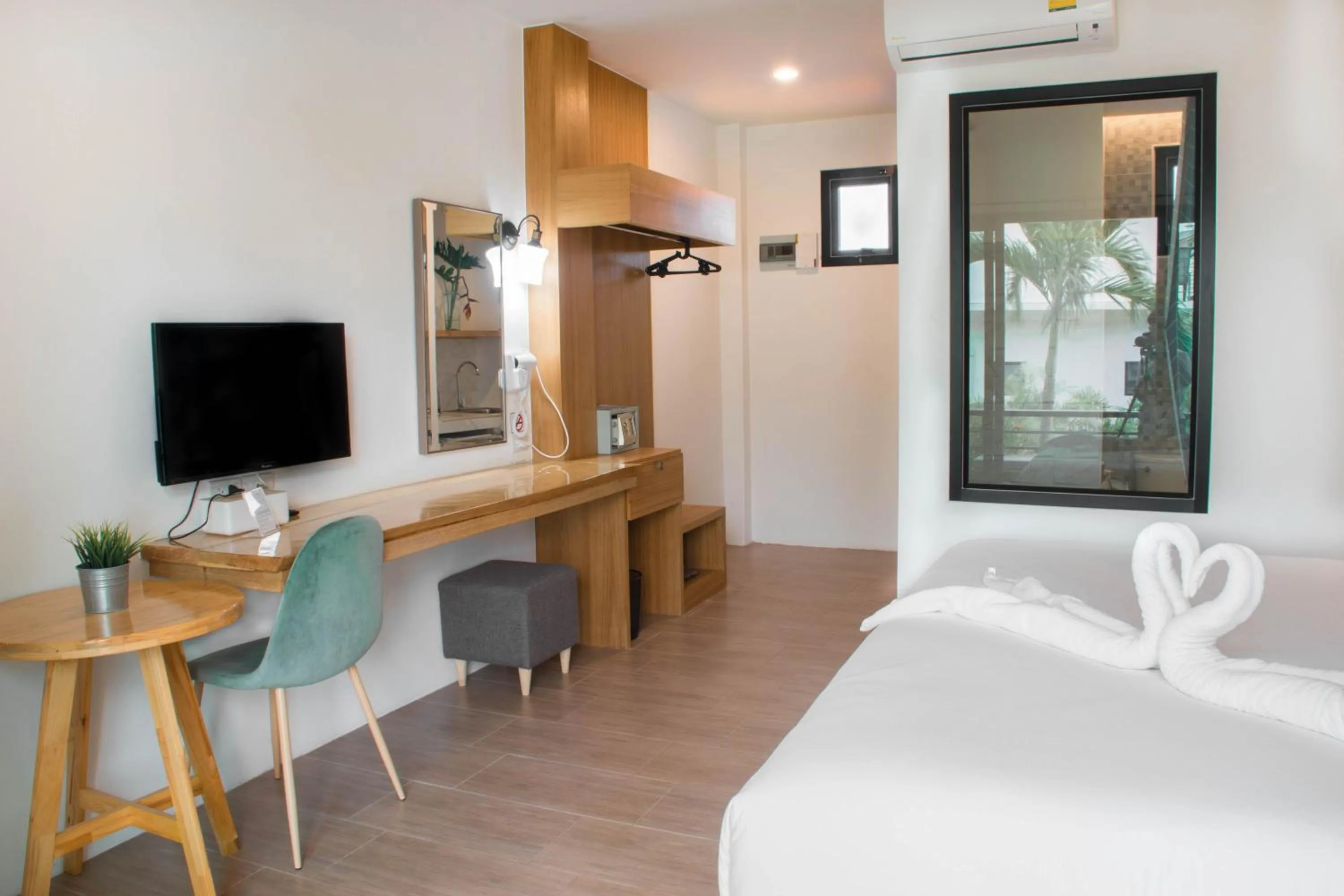 Photo of the whole room, Bed in Field-D House