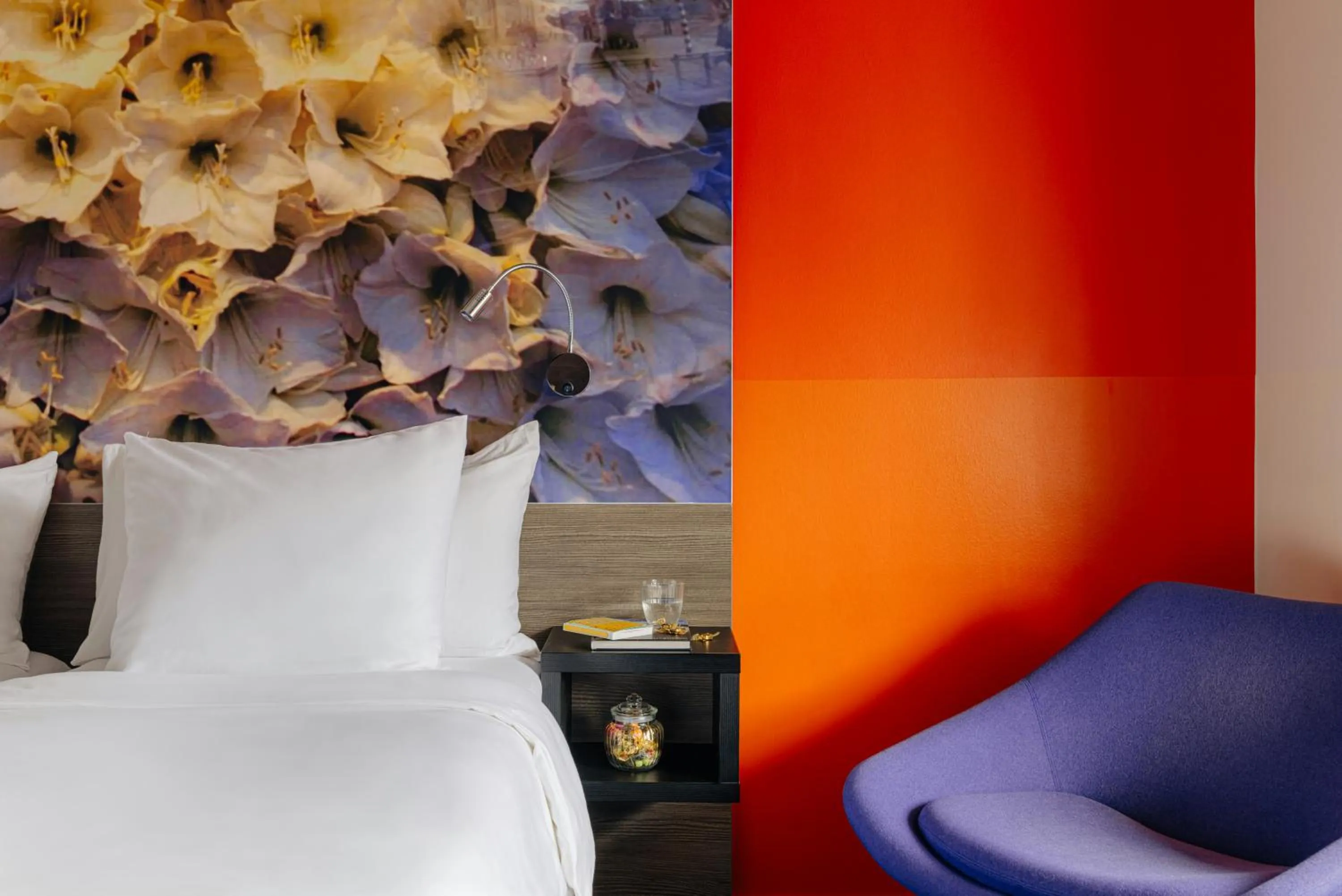 Photo of the whole room, Bed in The Manor Amsterdam