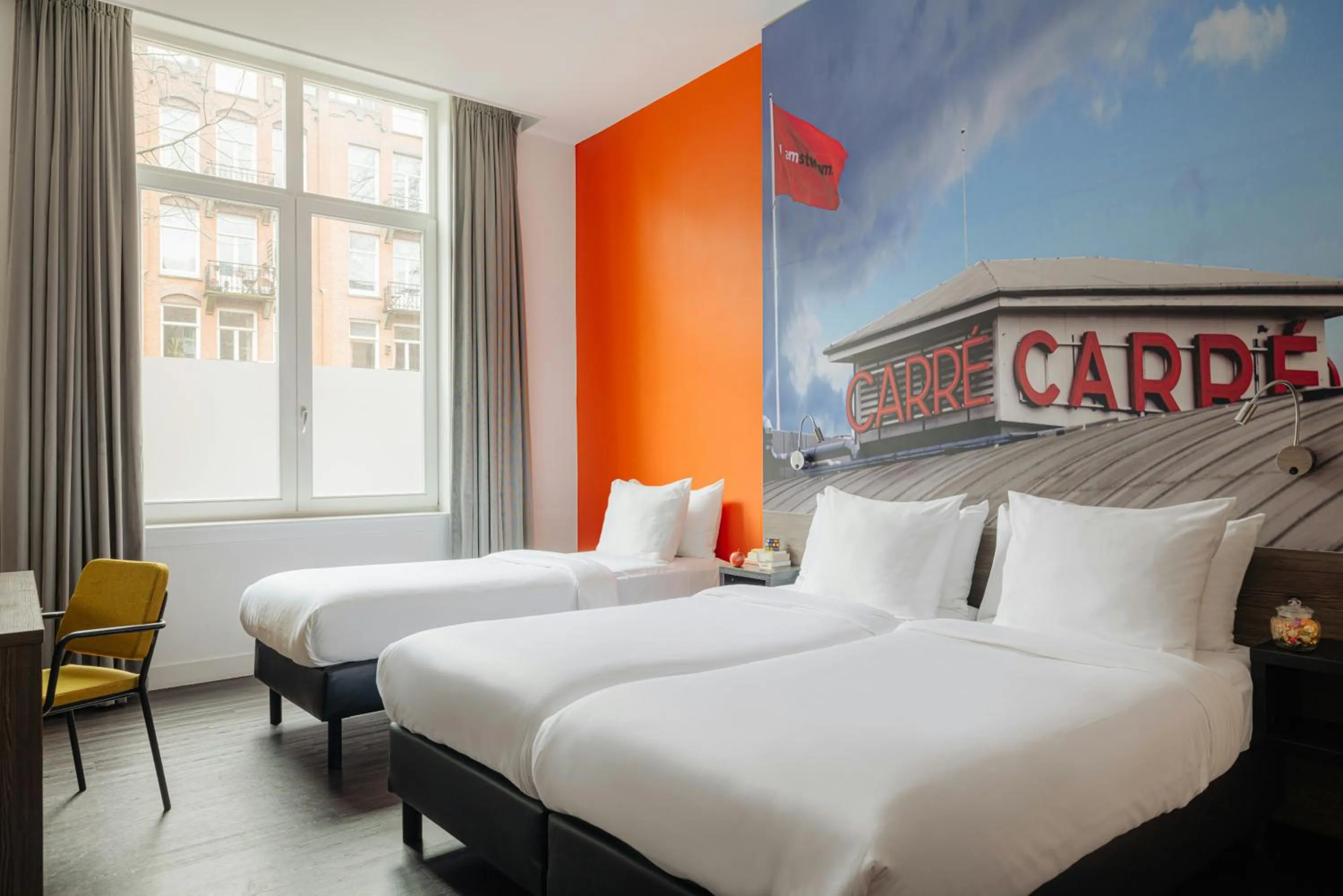 Photo of the whole room, Bed in The Manor Amsterdam