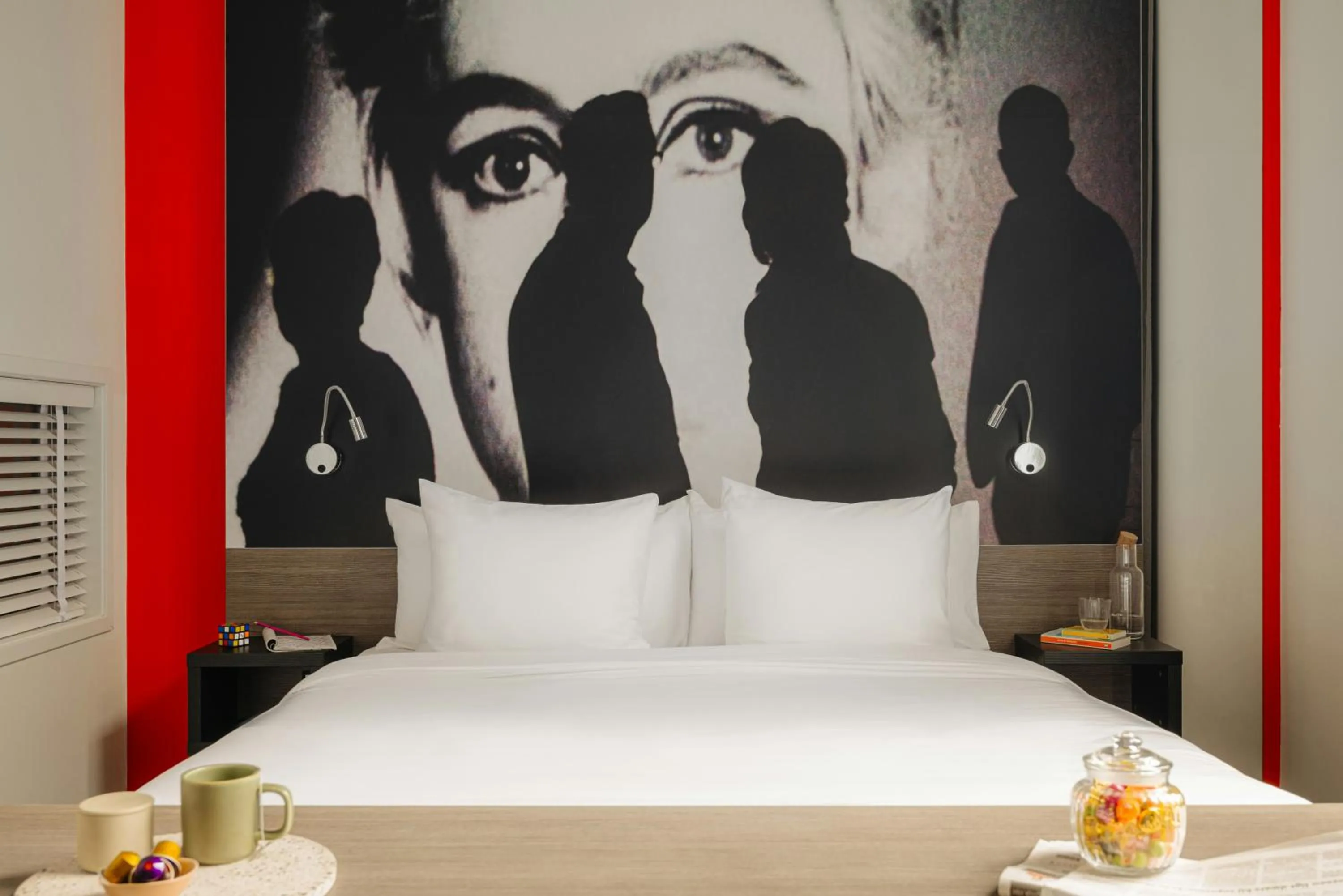 Photo of the whole room, Bed in The Manor Amsterdam