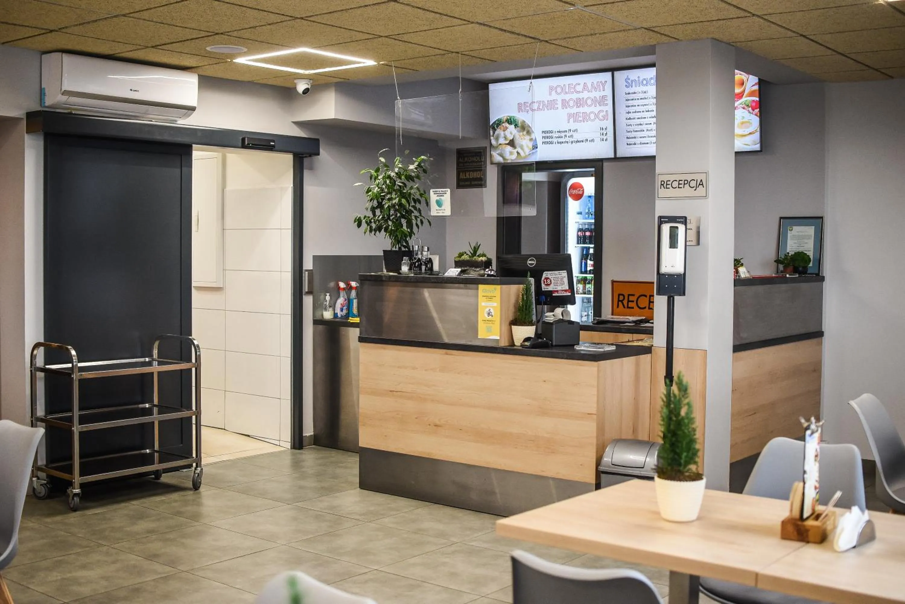 Restaurant/places to eat in Motel Na Skarpie
