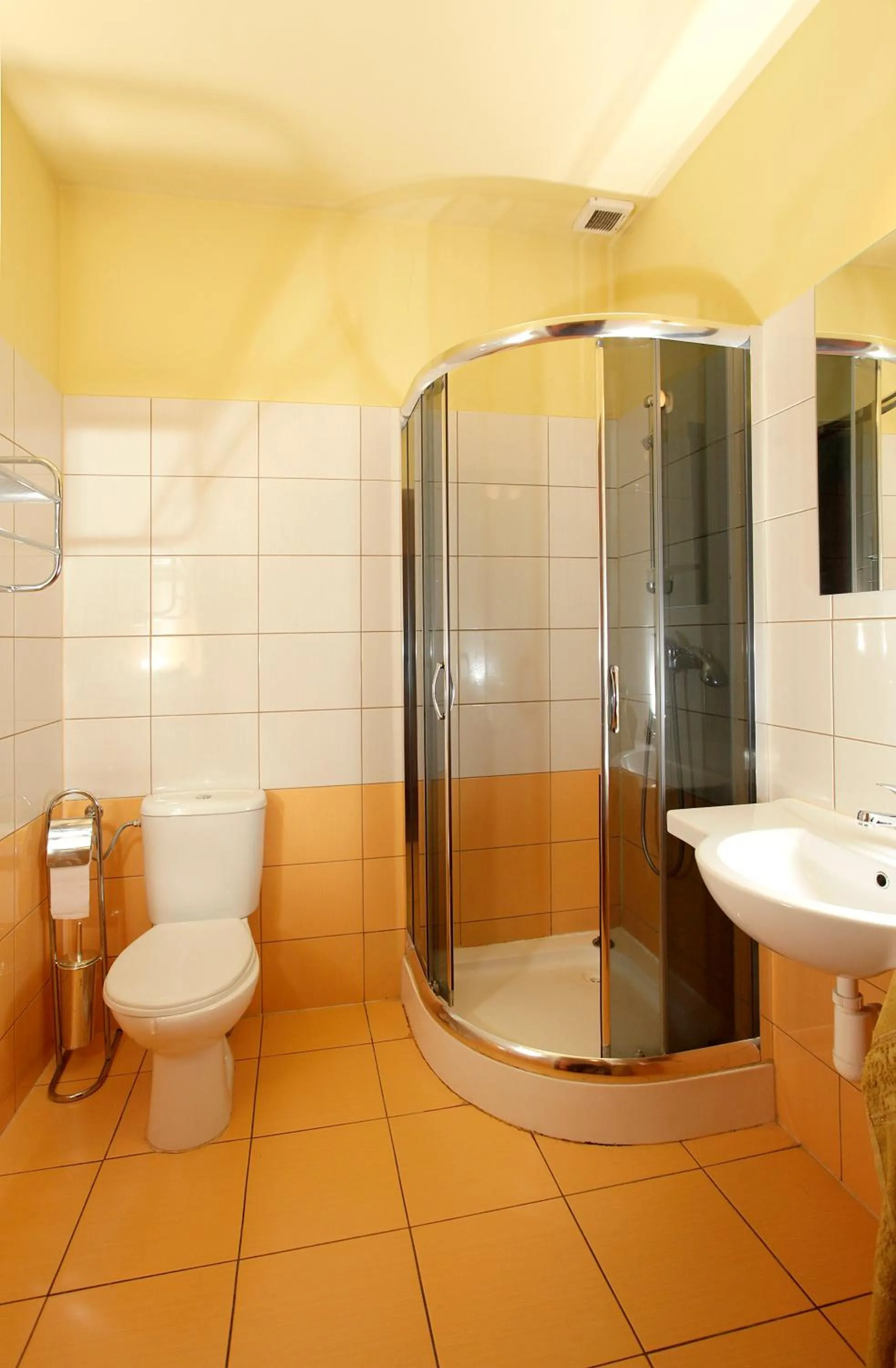 Shower in Motel Na Skarpie