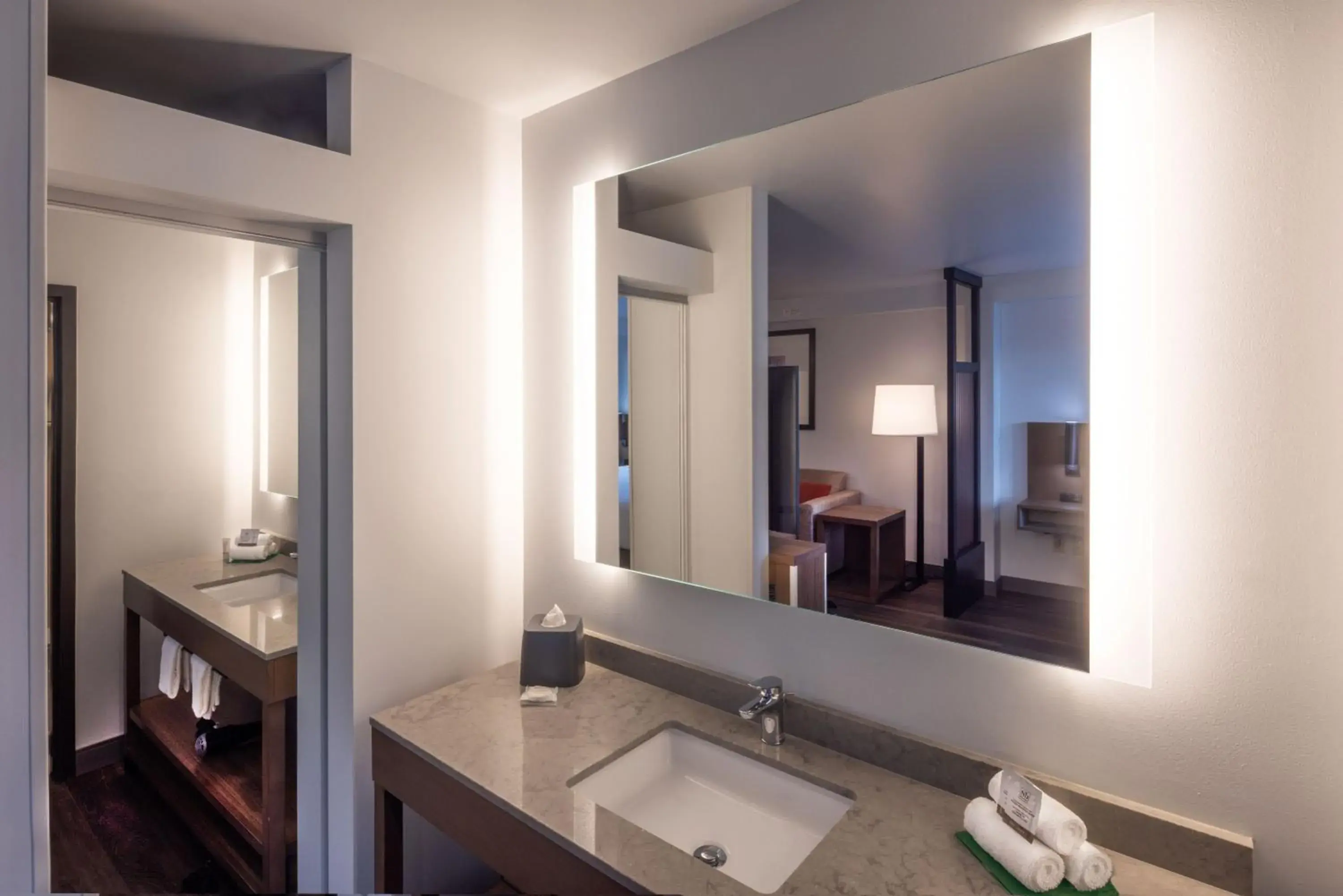 King Room - High Floor in Hyatt Place Seattle Downtown King Room - High Floor in Hyatt Place Seattle Downtown