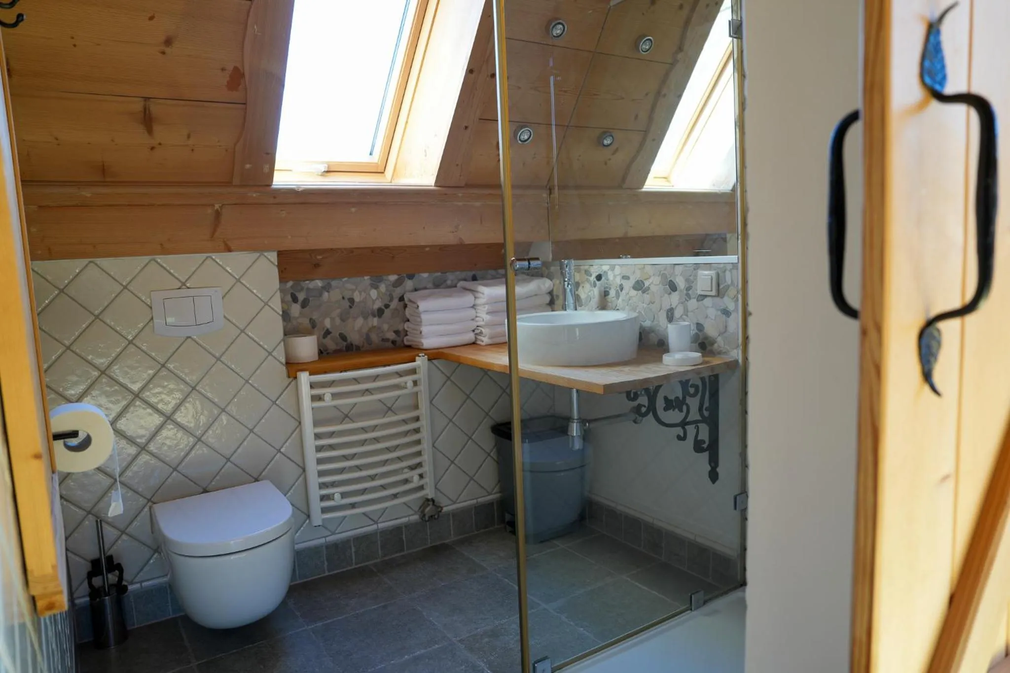 Shower in Villa Miodula- zwierzęta akceptowane bezpłatnie, bezpośredni widok na góry, parking w cenie!