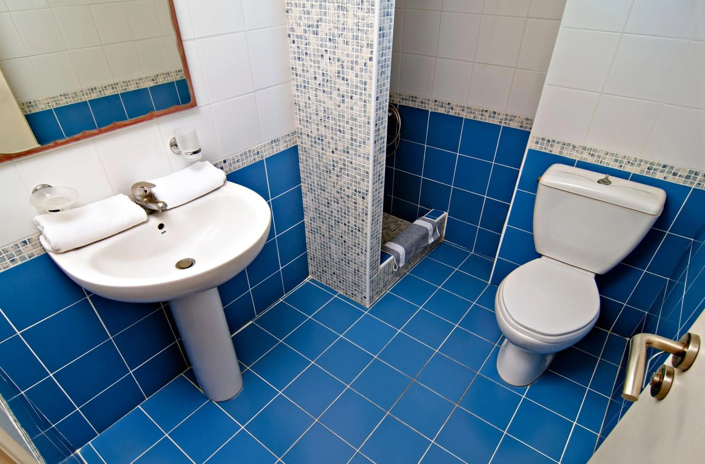 Shower in Ourania Apartments Hotel