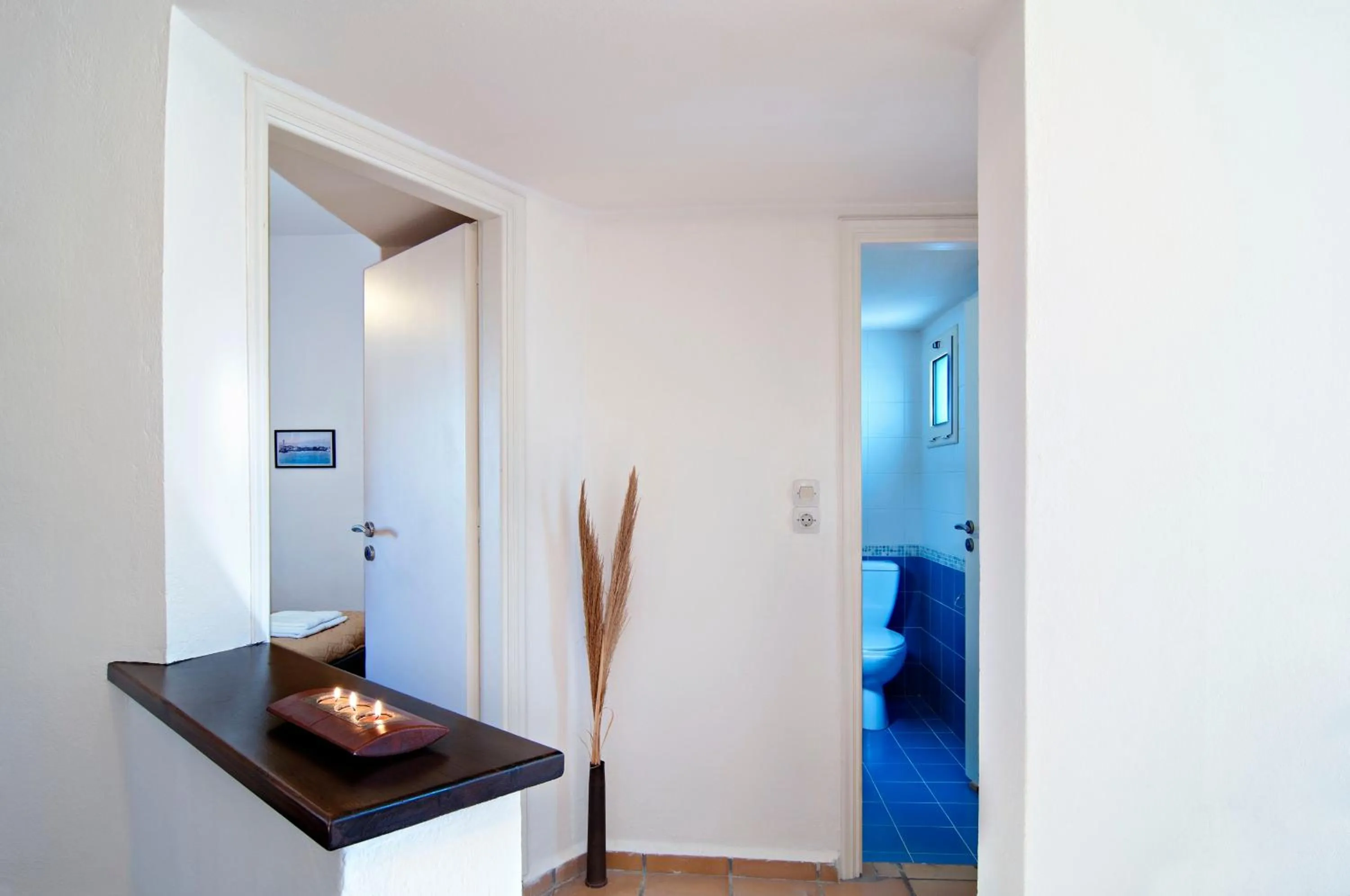 Communal lounge/ TV room in Ourania Apartments Hotel