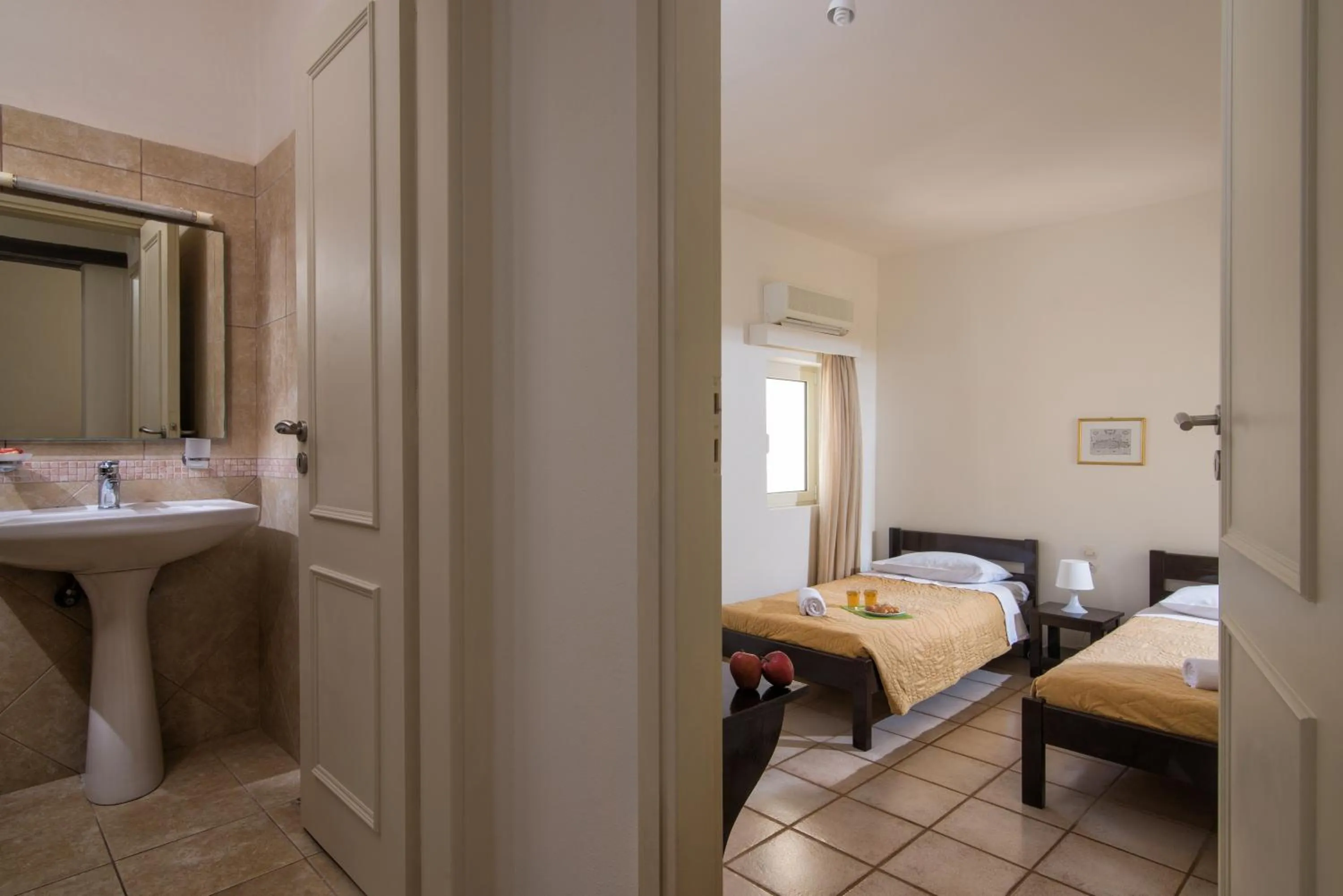 Shower, Bed in Ourania Apartments Hotel