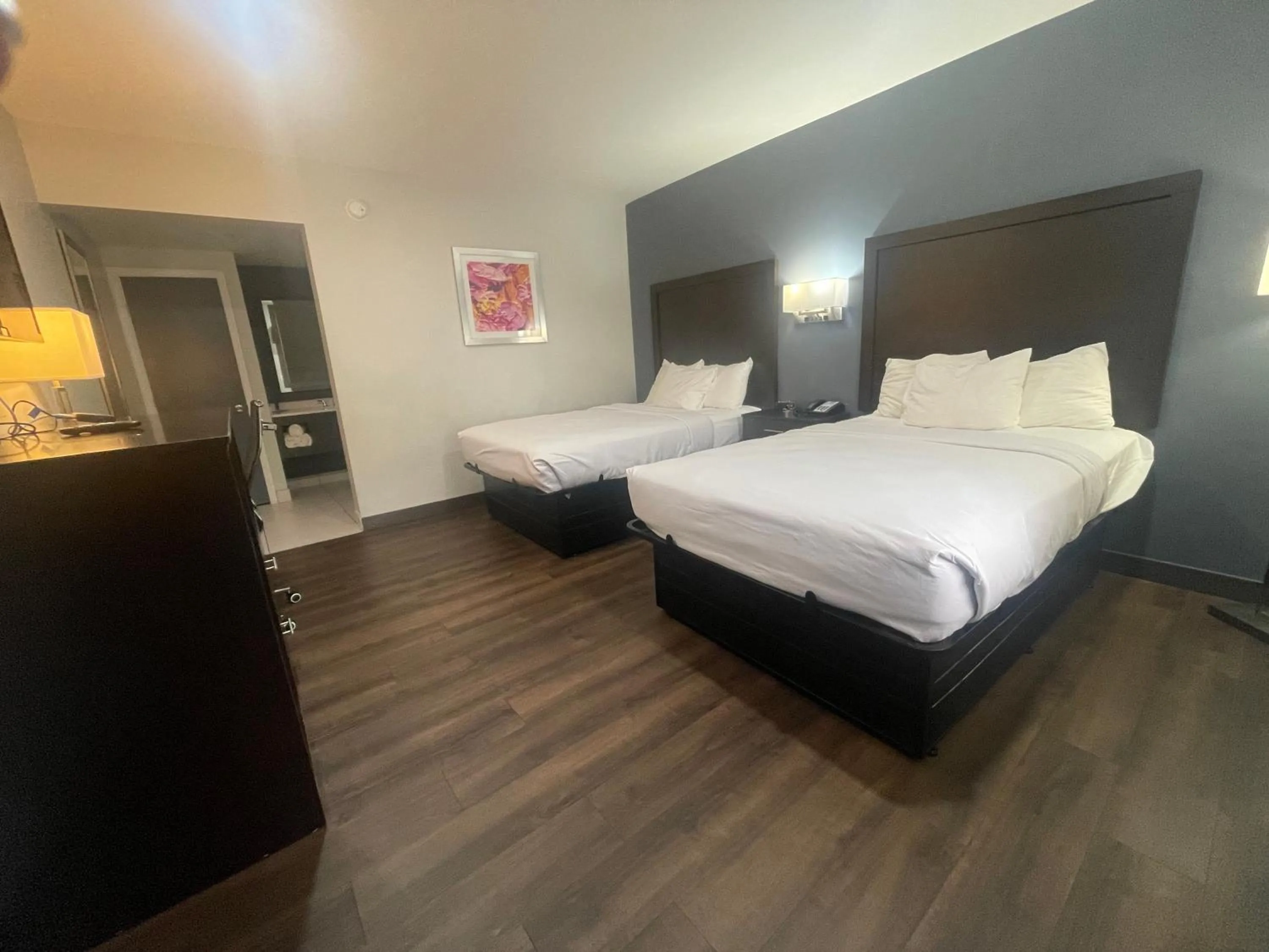 Bed in Motel 6 Norfolk, VA East Little Creek