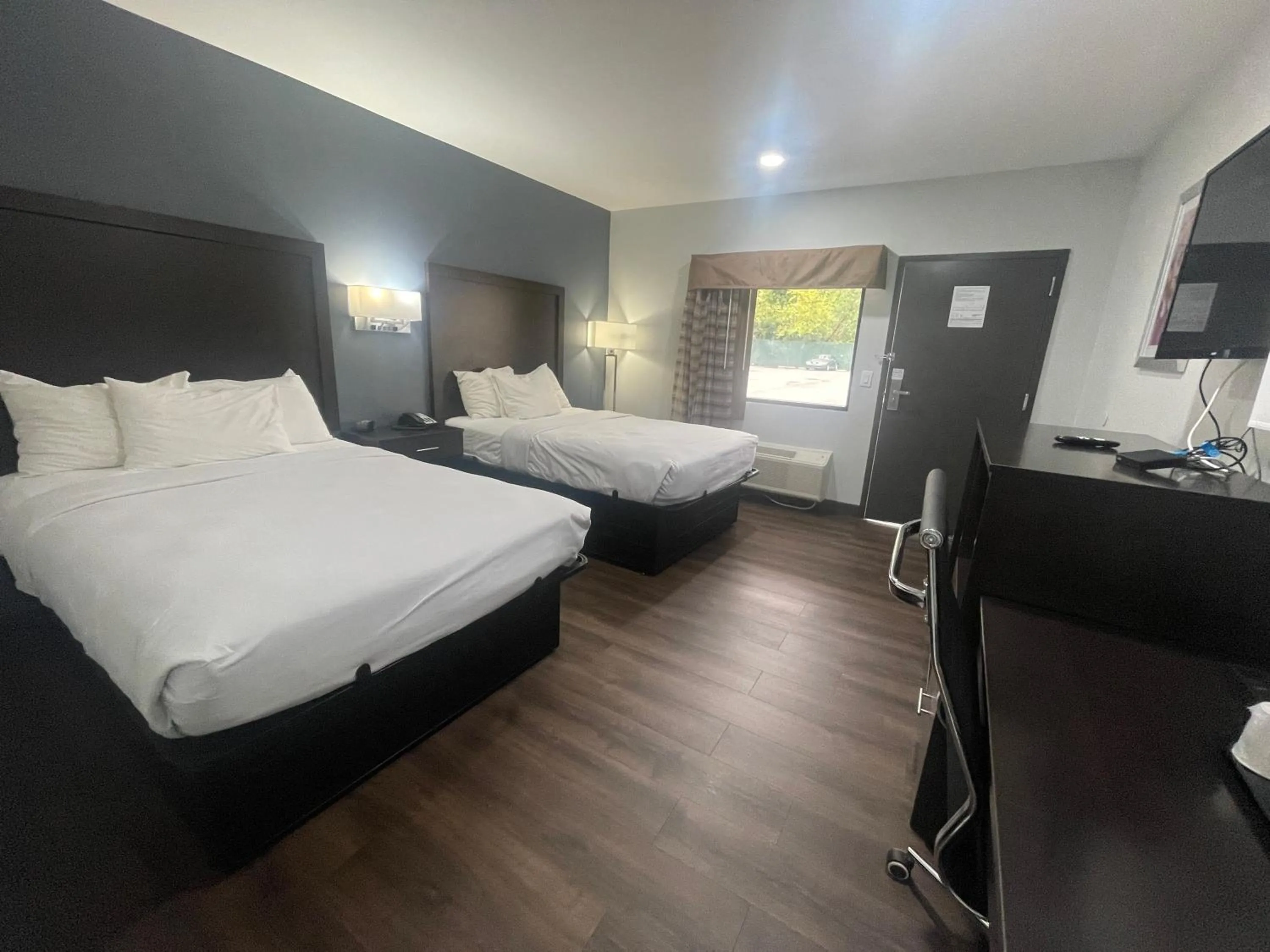 Bed in Motel 6 Norfolk, VA East Little Creek