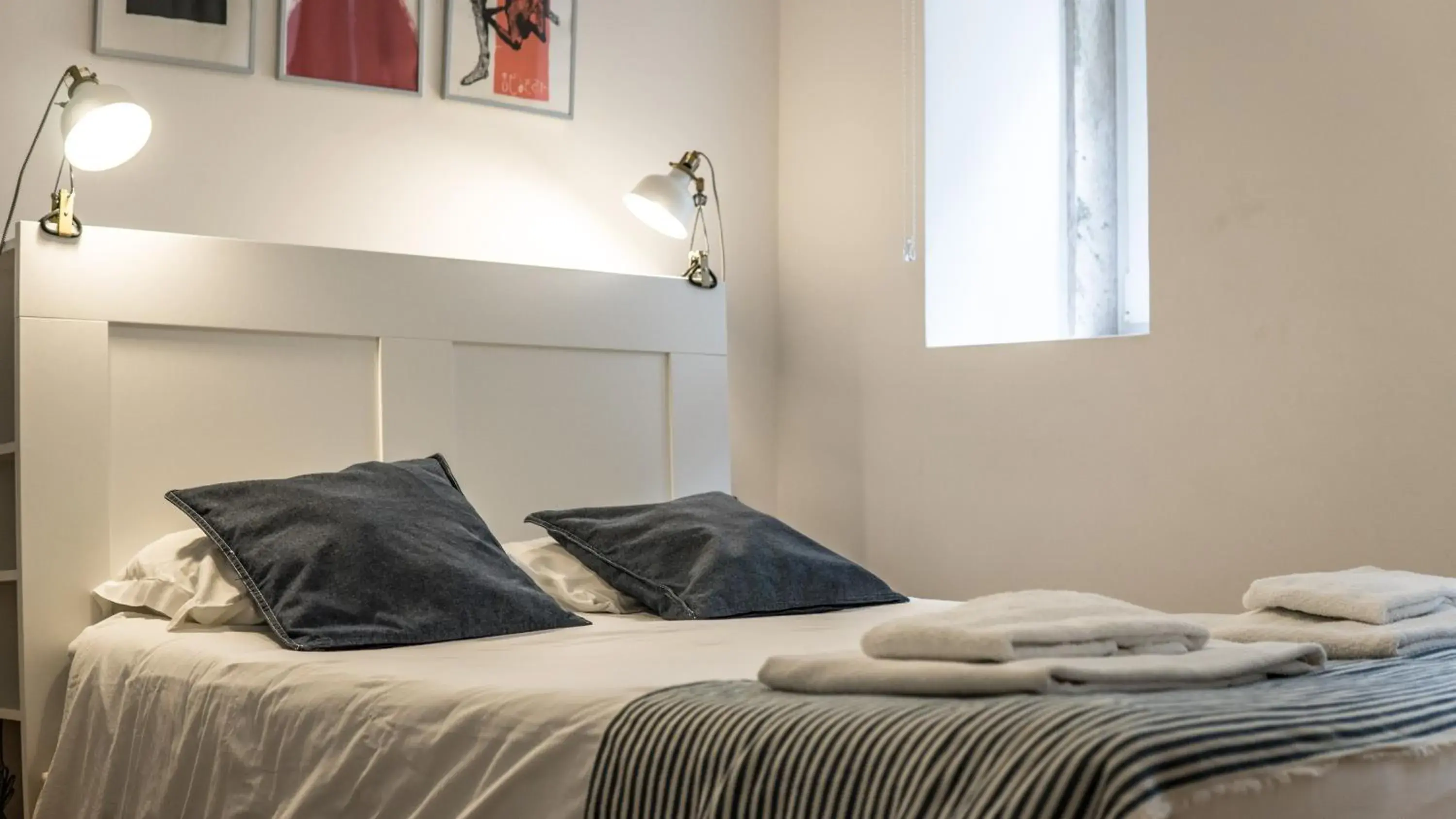 Double Room with Private Bathroom in Lisbon Poets Inn Double Room with Private Bathroom in Lisbon Poets Inn
