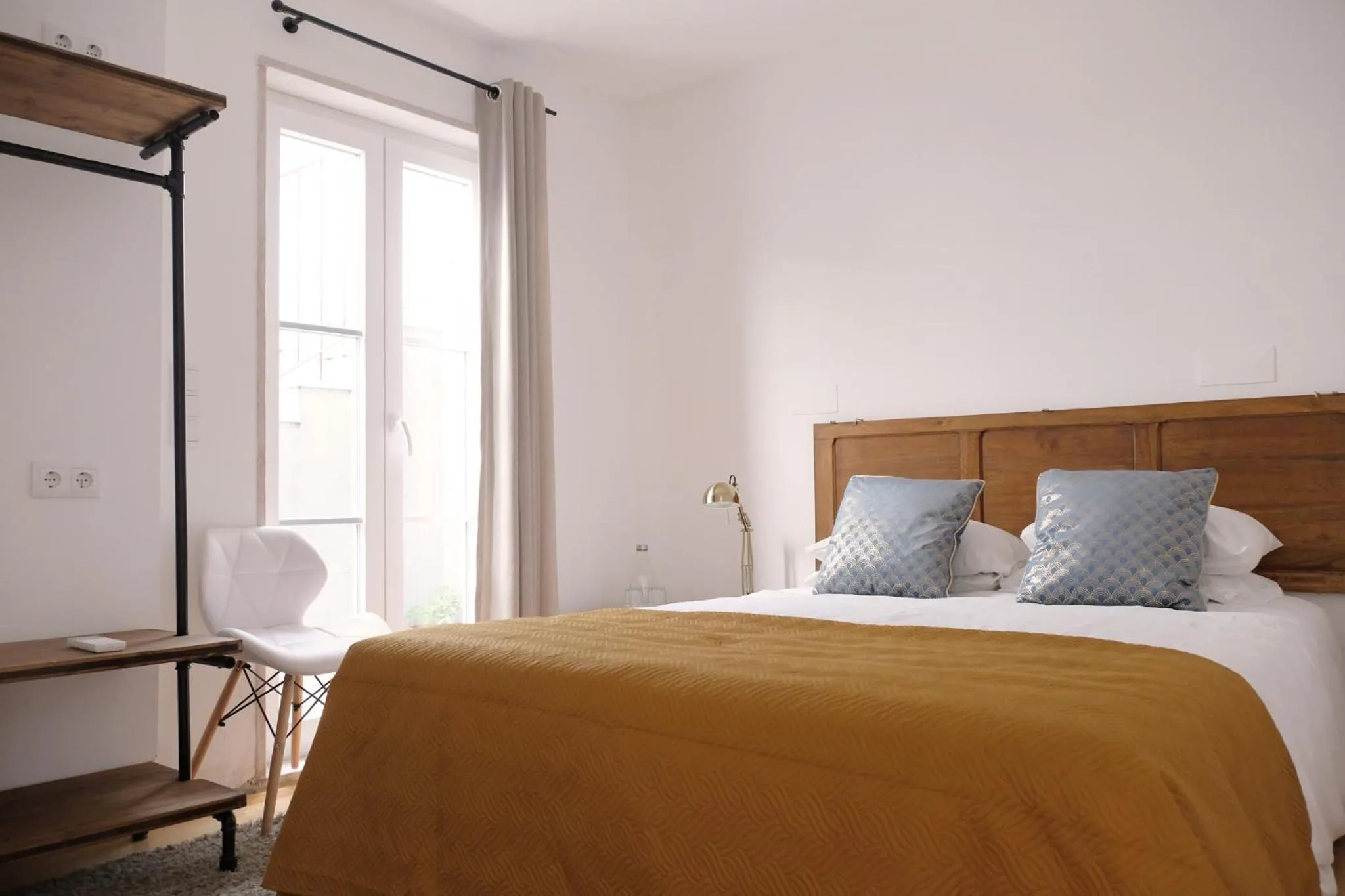 Bed in Lisbon Poets Inn