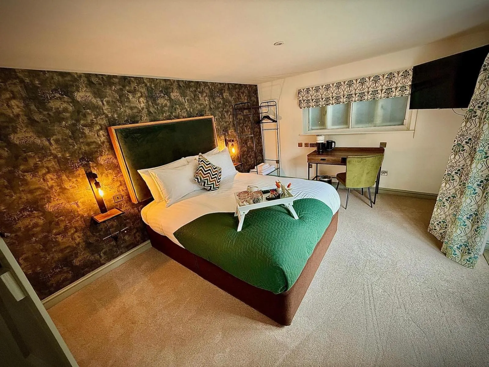 TV and multimedia, Bed in The Falcon Inn