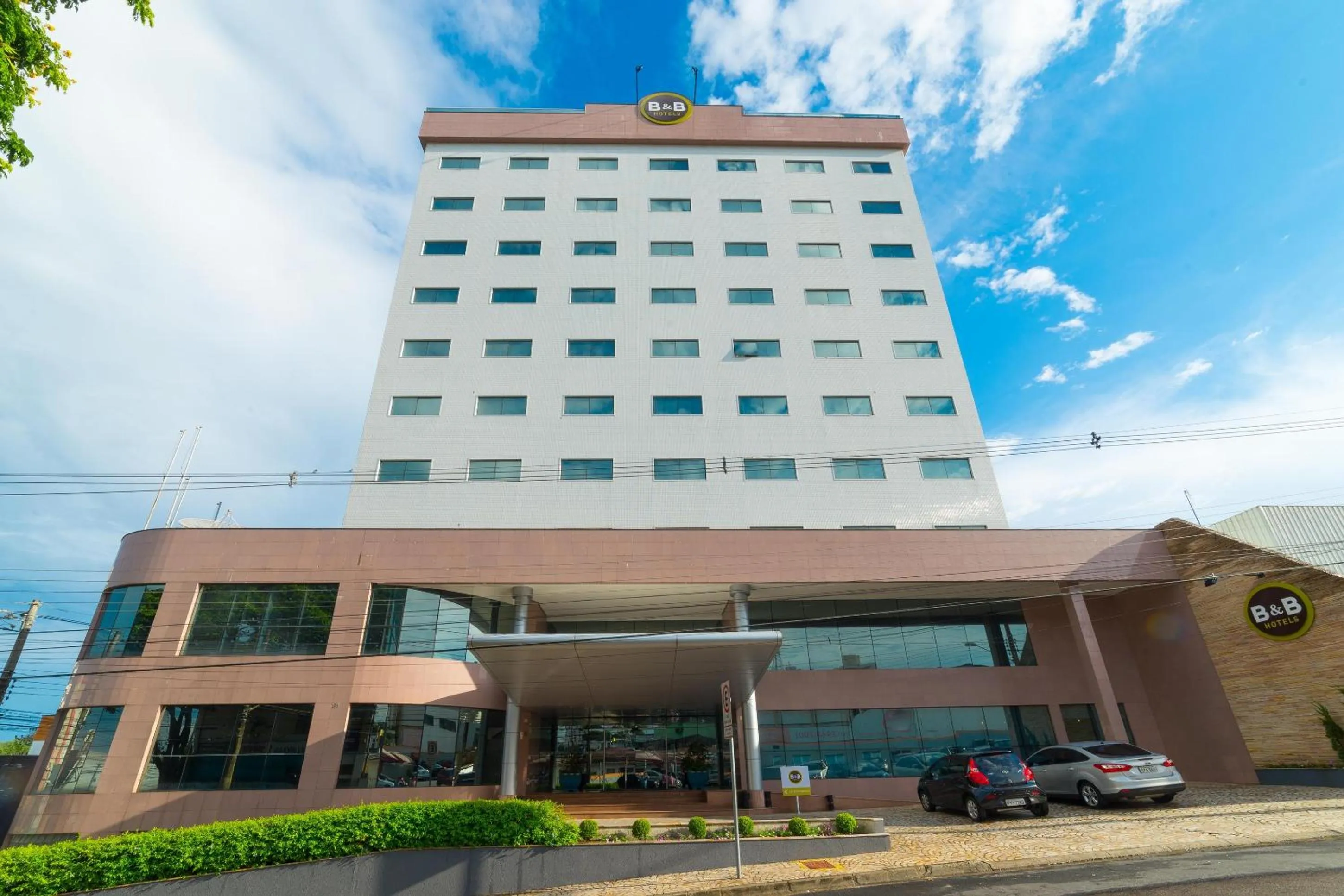 Facade/entrance in B&B HOTEL São José dos Campos