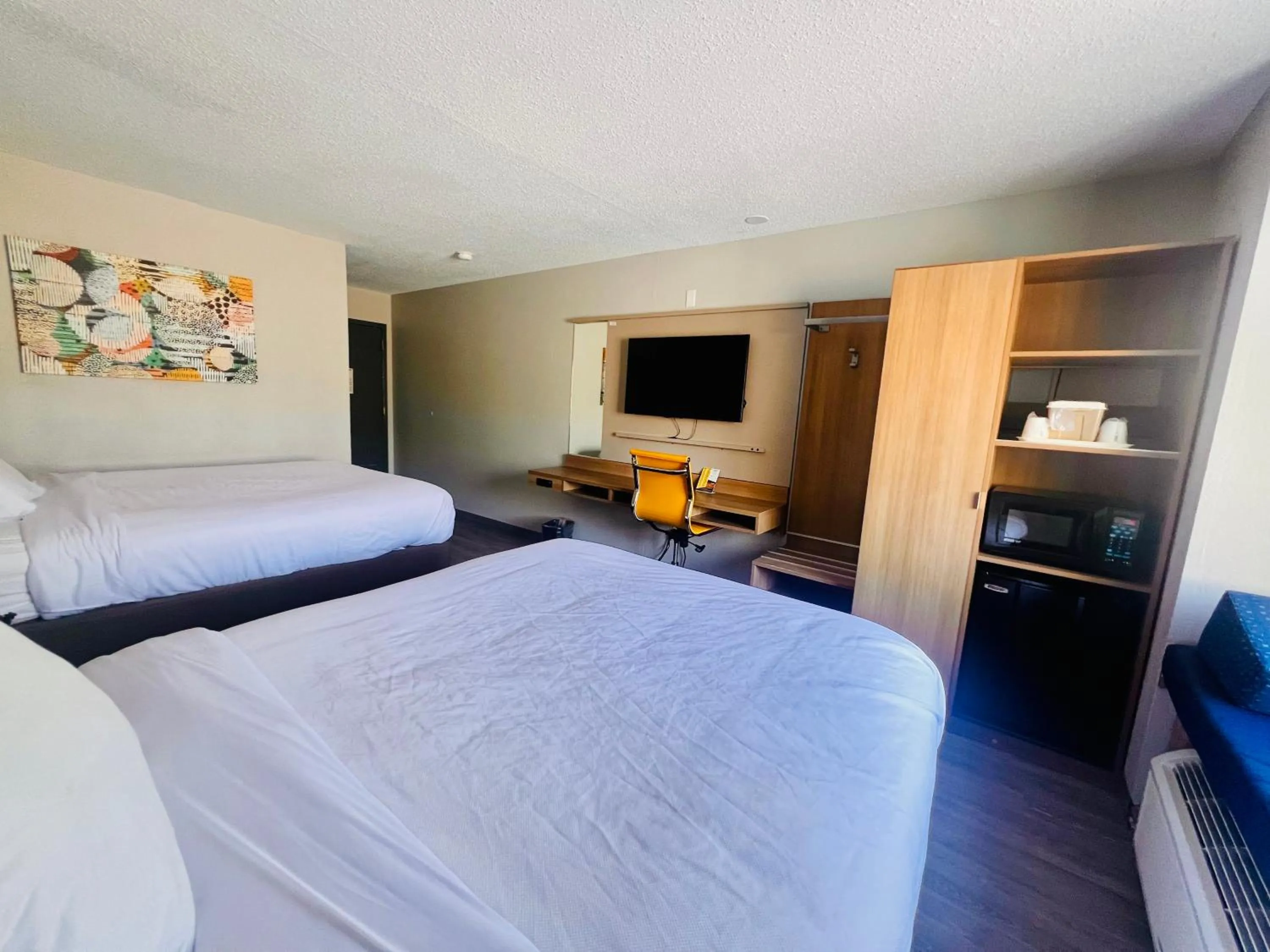 Bed in Microtel Inn by Wyndham Lexington