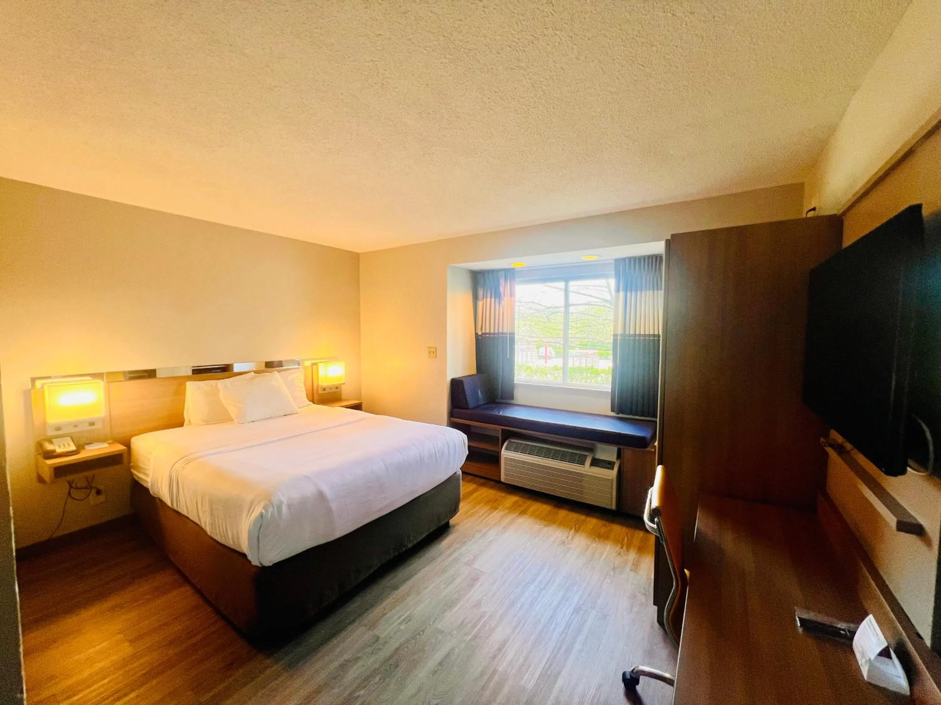 Bed in Microtel Inn by Wyndham Lexington