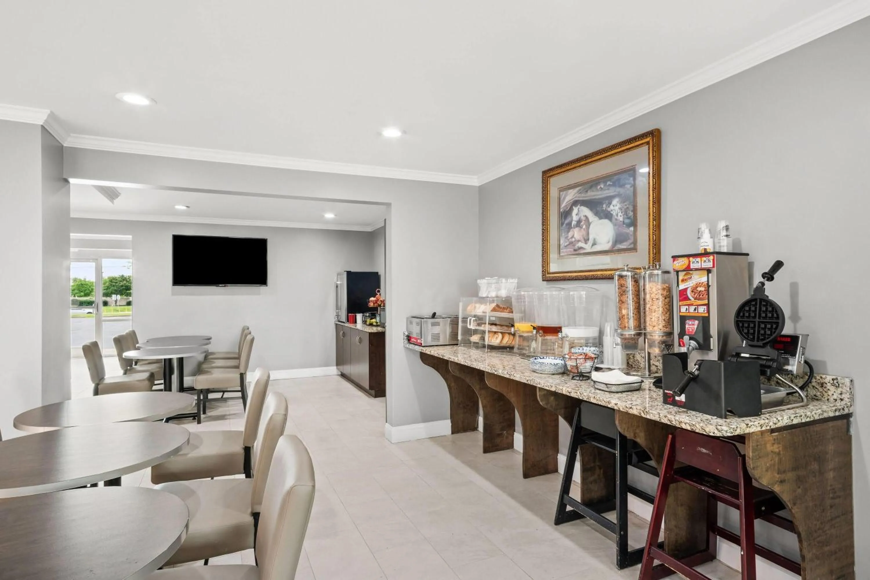 Restaurant/places to eat in Microtel Inn by Wyndham Lexington