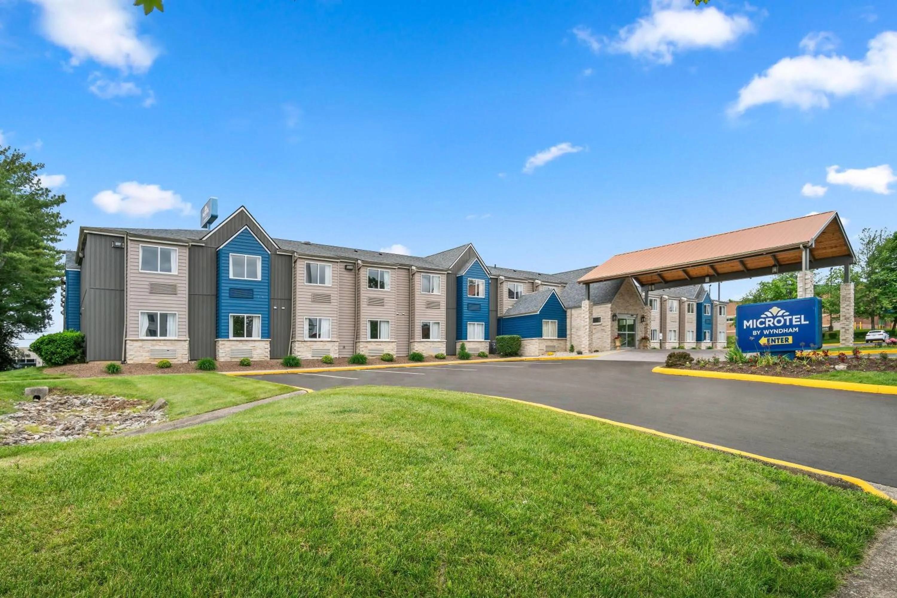 Property building in Microtel Inn by Wyndham Lexington