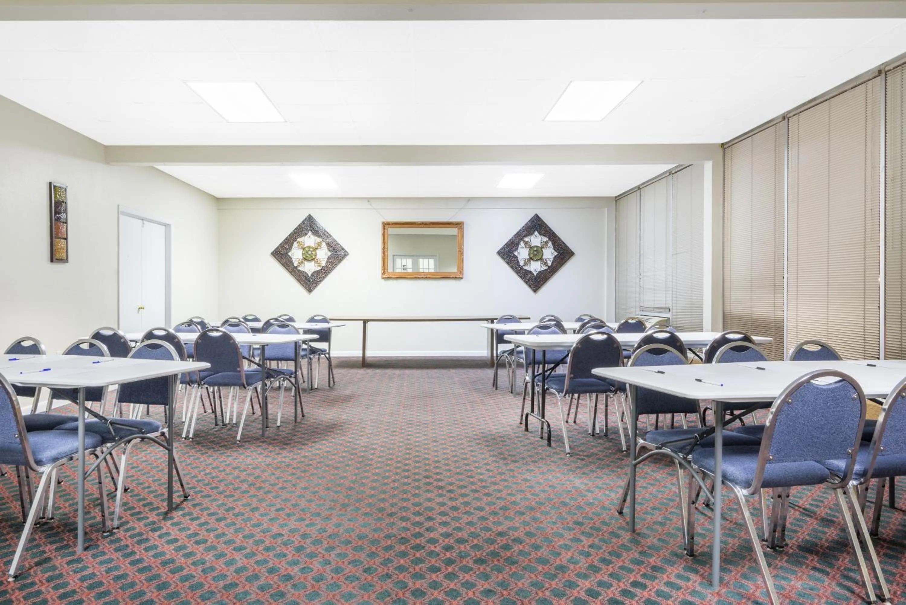 Meeting/conference room in Super 8 by Wyndham Williamsburg
