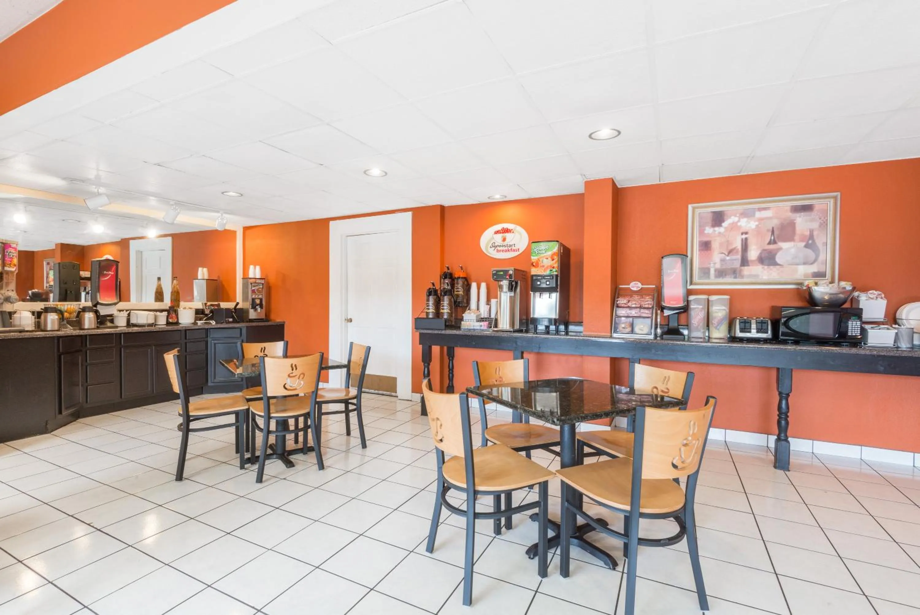 Restaurant/Places to Eat in Super 8 by Wyndham Williamsburg