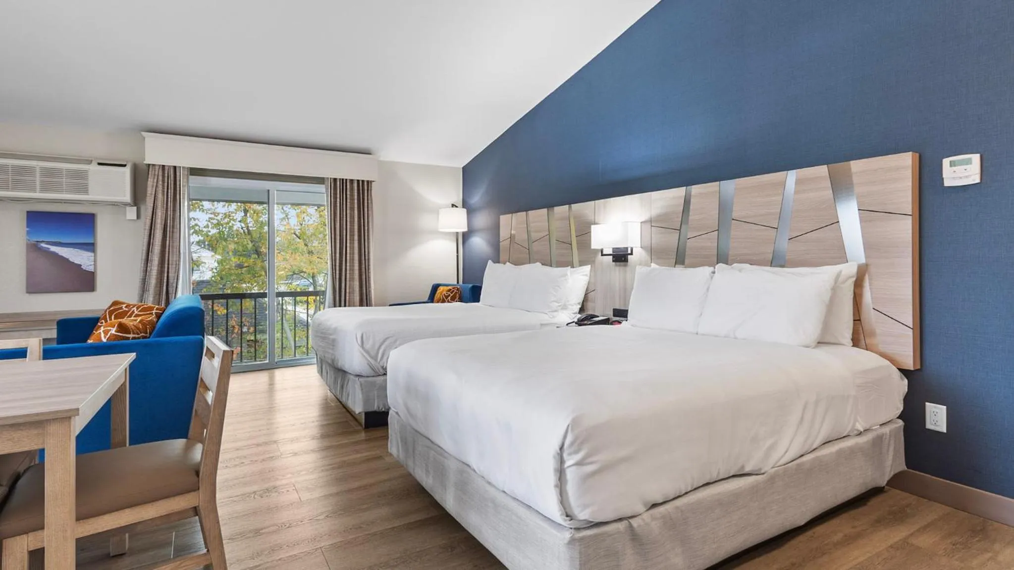 Bed in Best Western Plus, The Inn at Hampton