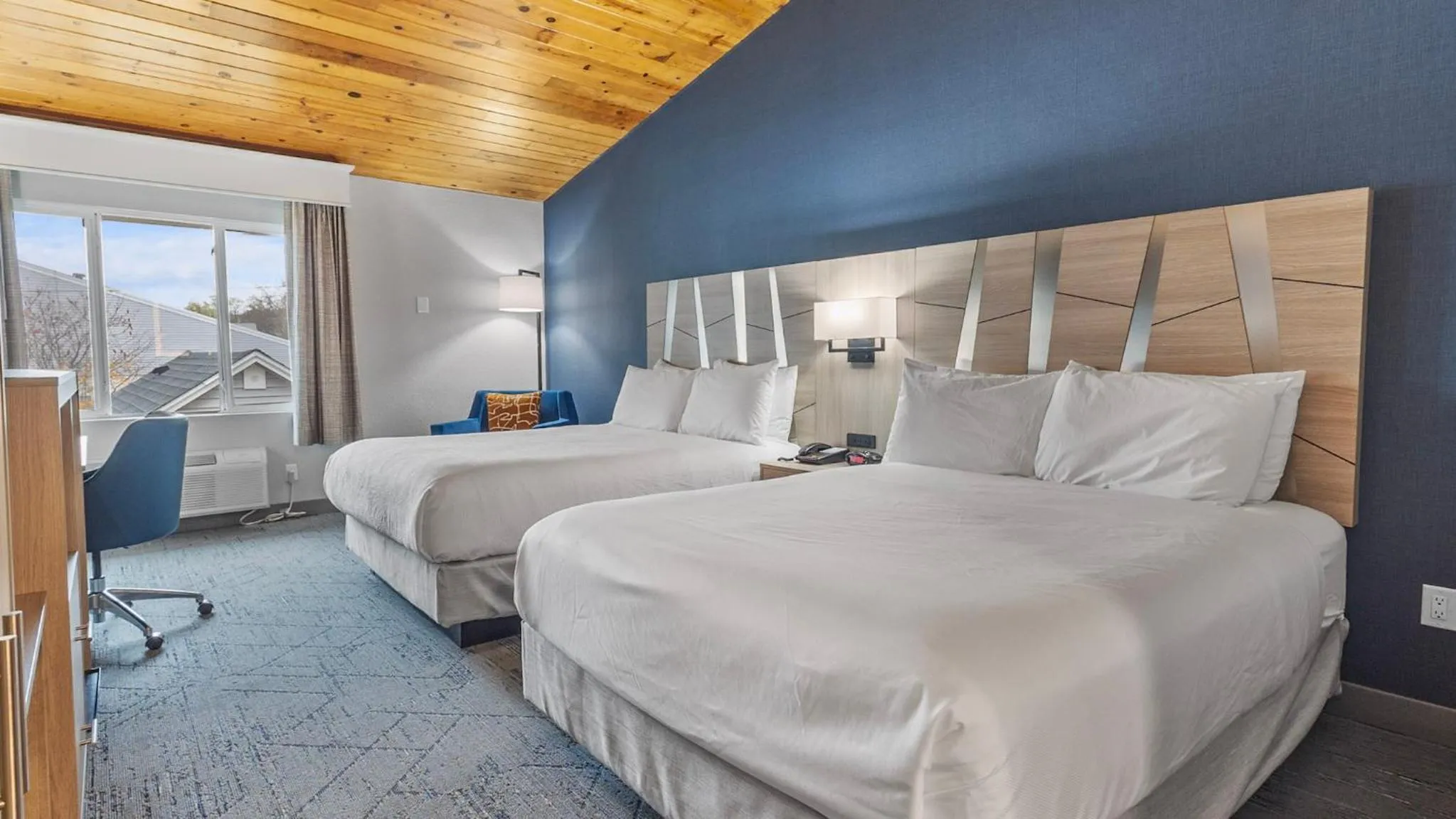 Bed in Best Western Plus, The Inn at Hampton