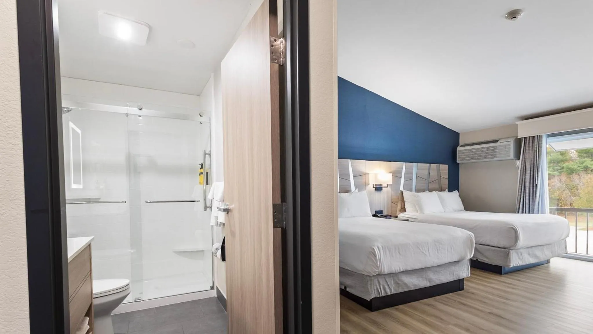 Shower, Bed in Best Western Plus, The Inn at Hampton