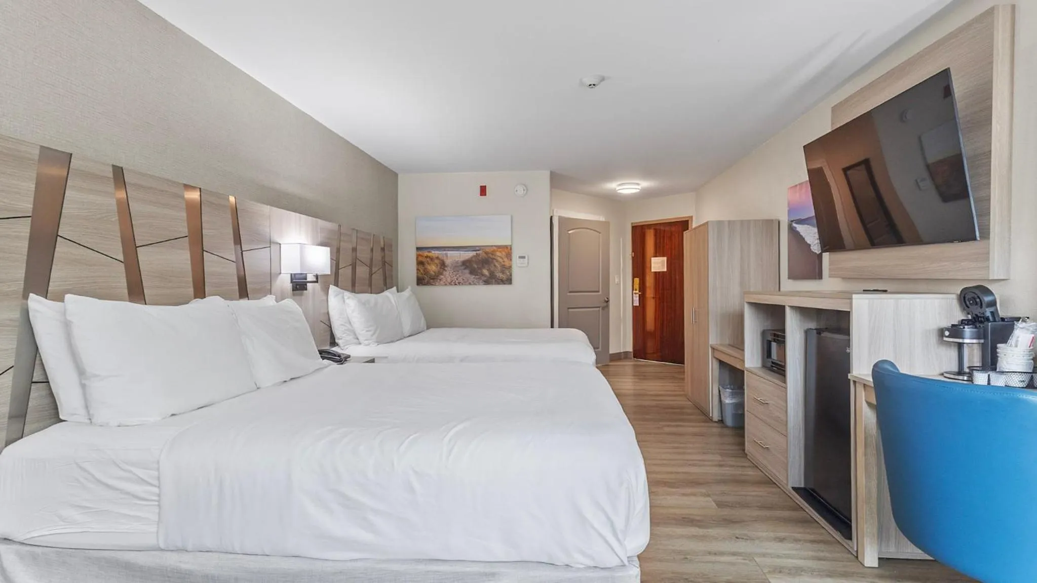 Bed in Best Western Plus, The Inn at Hampton