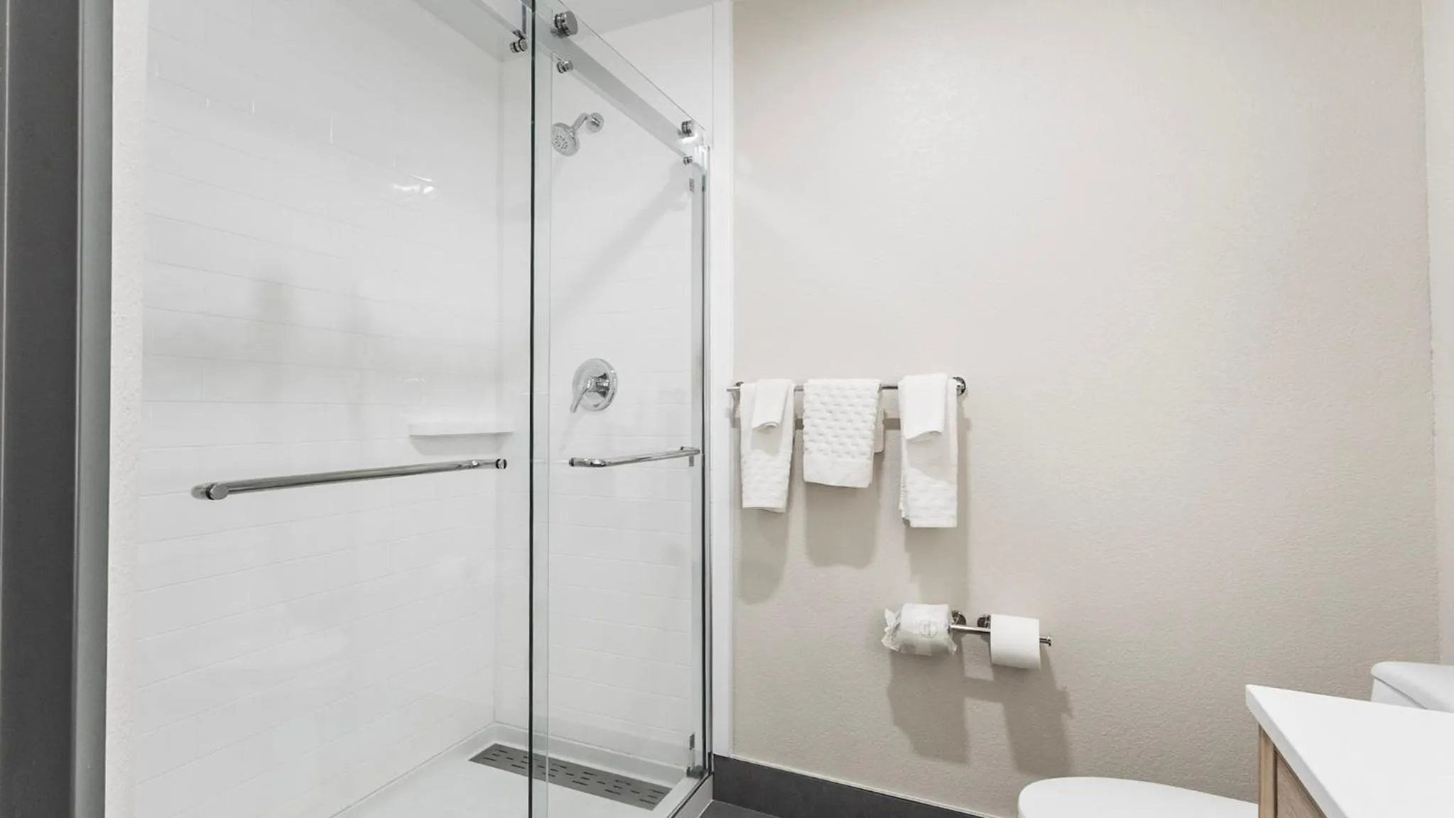 Shower in Best Western Plus, The Inn at Hampton