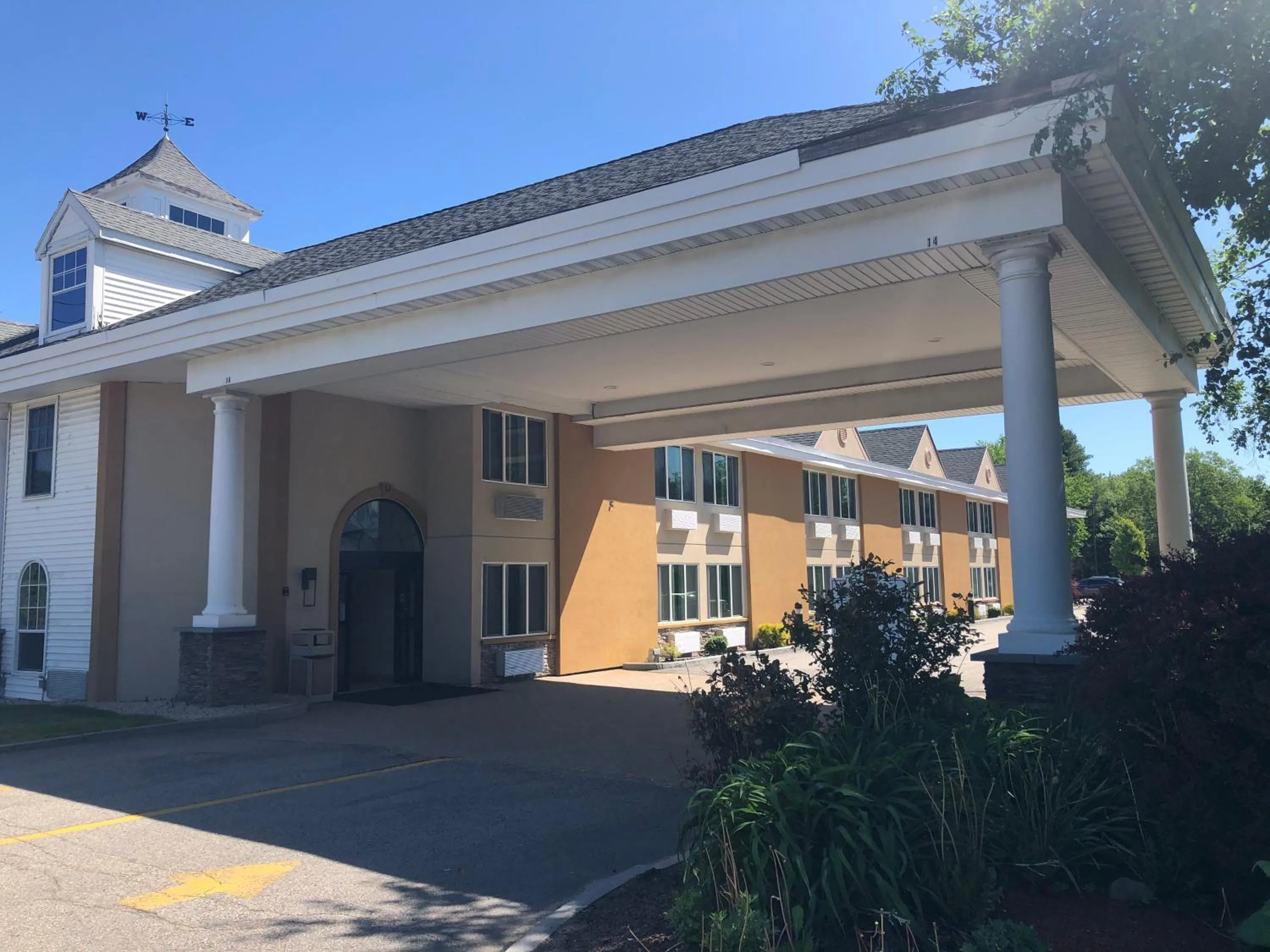 Facade/entrance in Best Western Plus, The Inn at Hampton