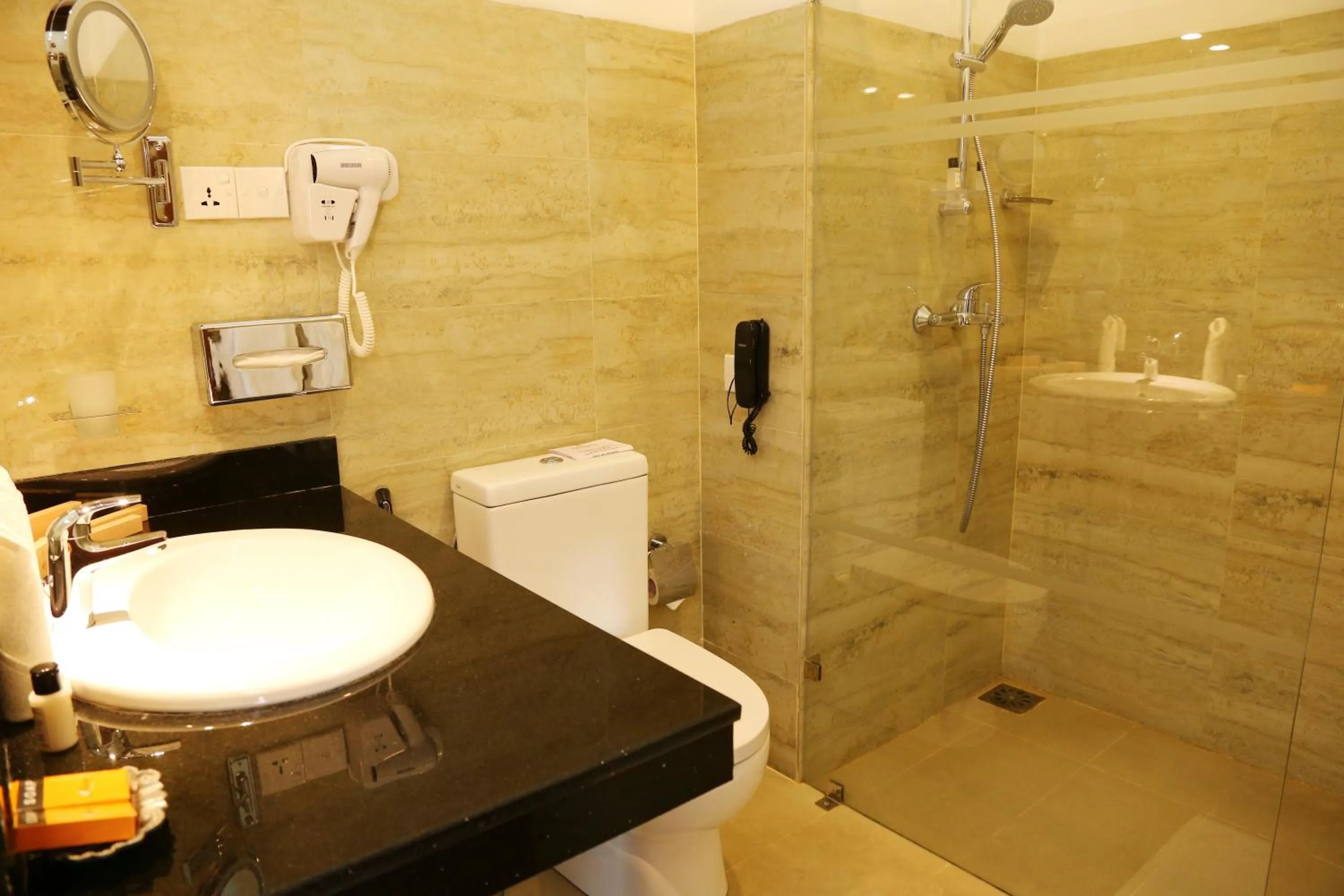 Shower in Mandara Resort Mirissa