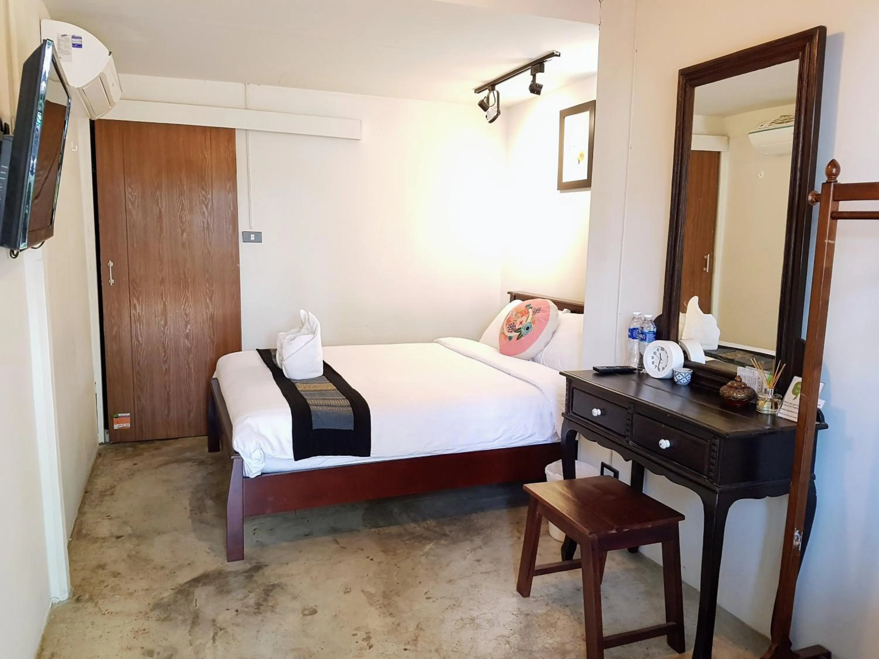 Decorative detail, Bed in Niwas Ayutthaya