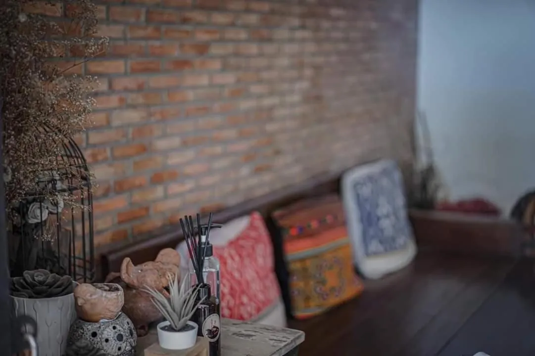 Seating area, Bed in Niwas Ayutthaya