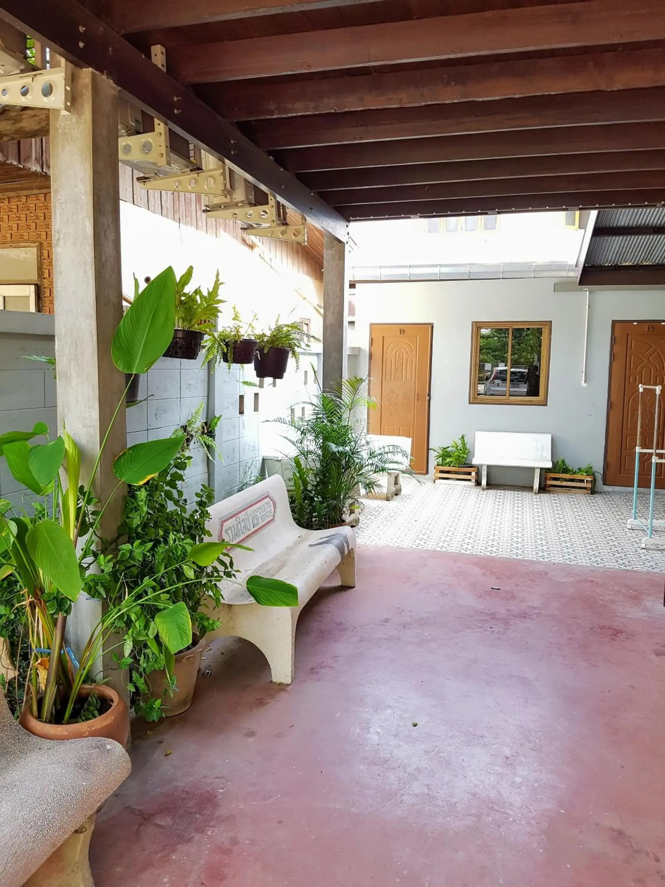 Budget Twin Room with bathroom outside bedding unit in Niwas Ayutthaya Budget Twin Room with bathroom outside bedding unit in Niwas Ayutthaya