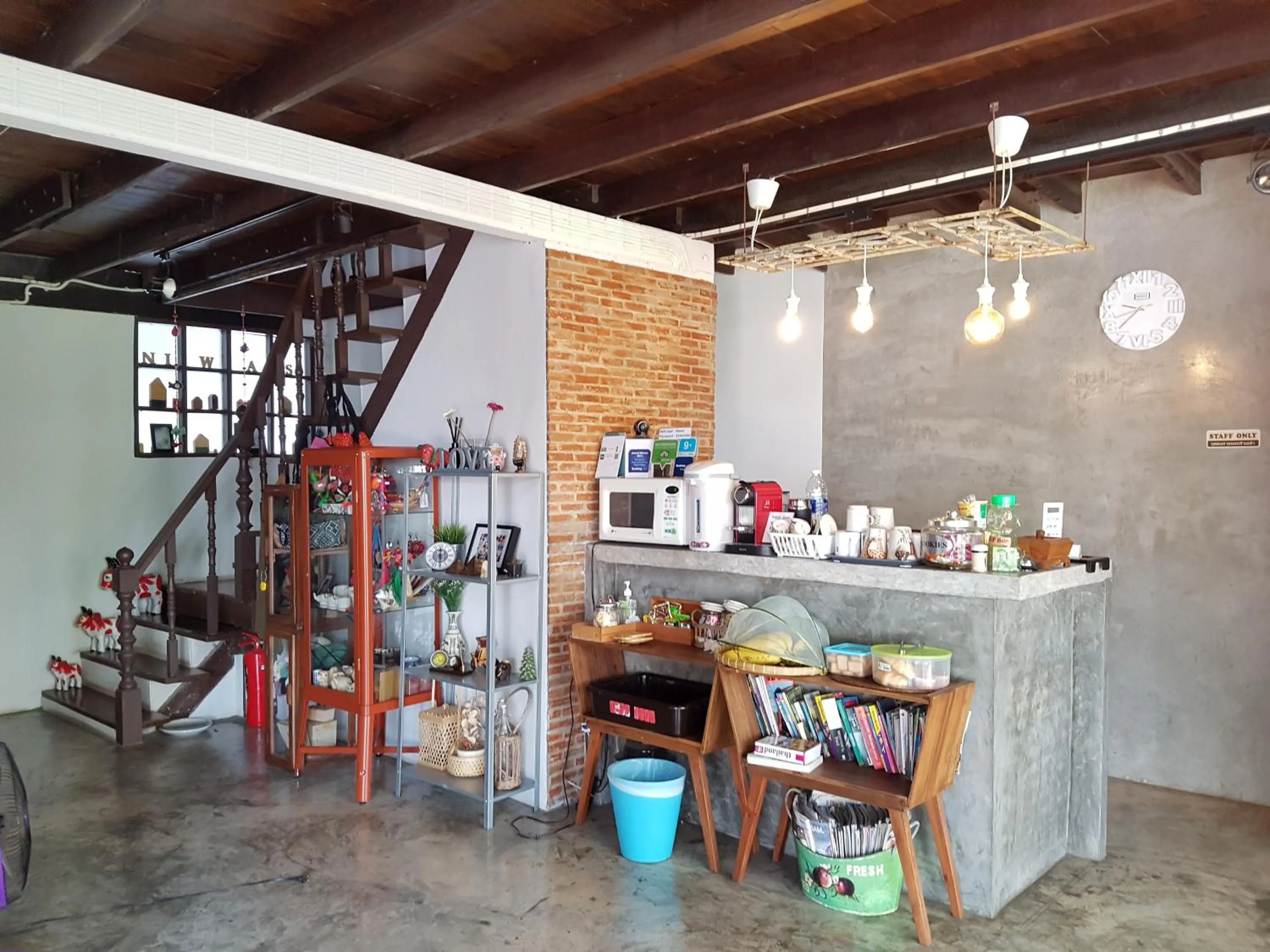 Communal lounge/ TV room in Niwas Ayutthaya