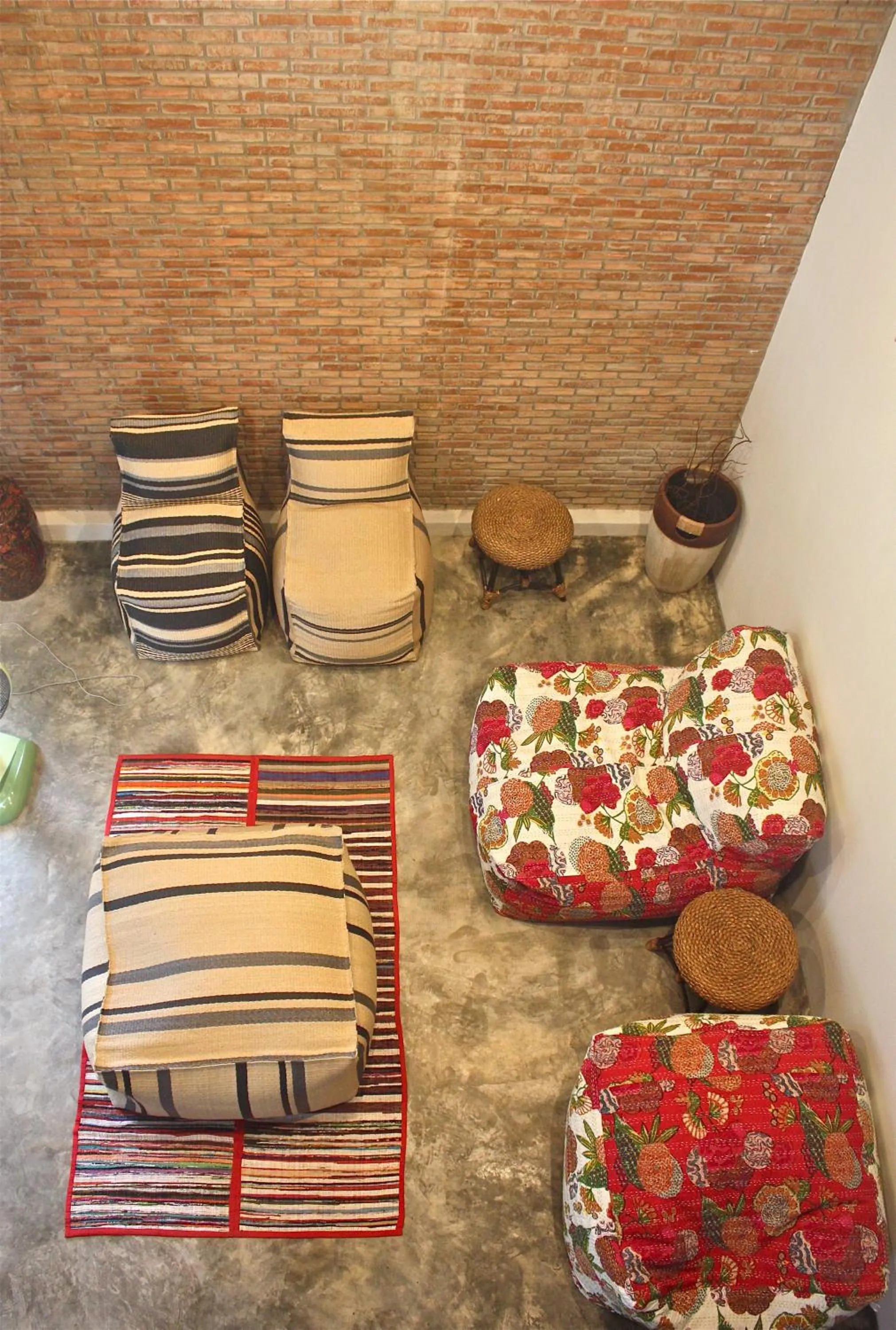 Communal lounge/ TV room in Niwas Ayutthaya