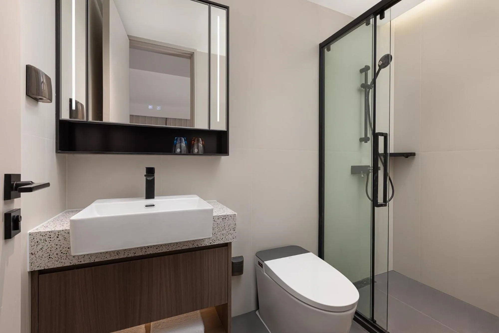 Toilet in Modena By Fraser Wujiaochang Shanghai