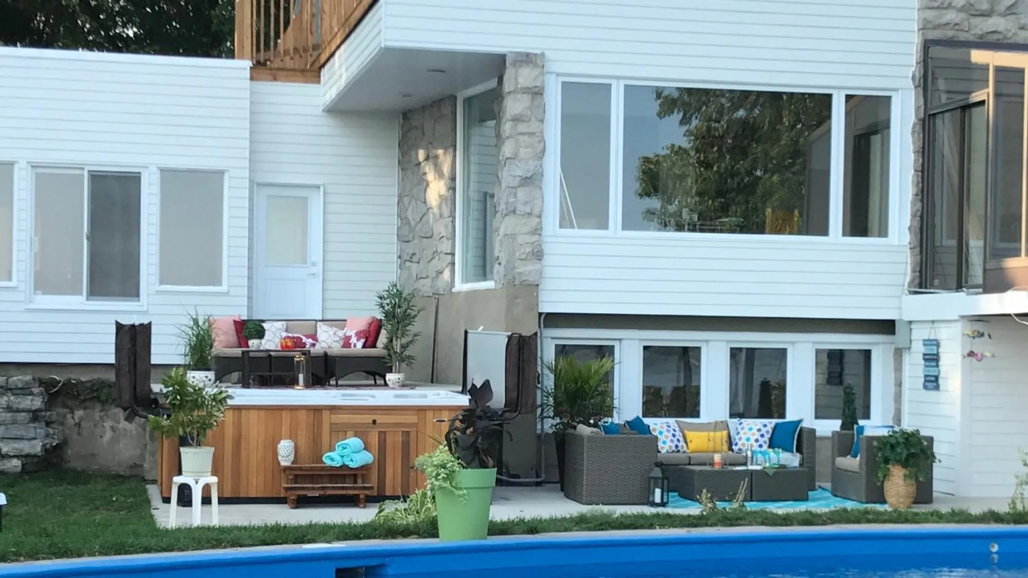 Property building in Villa by the Water 23 beds 9 baths Pool billard Hot Tub 15 min Old Quebec