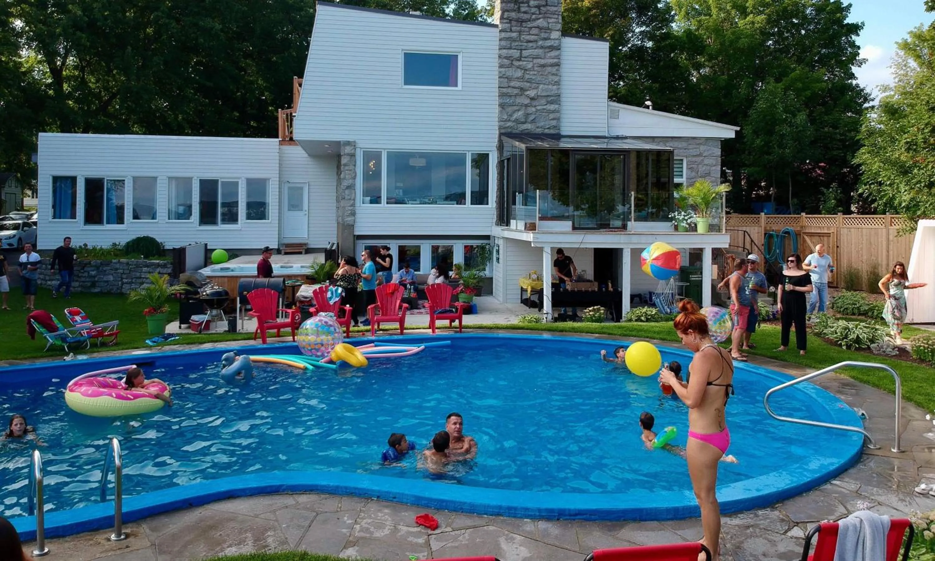 Villa by the Water 23 beds 9 baths Pool billard Hot Tub 15 min Old Quebec